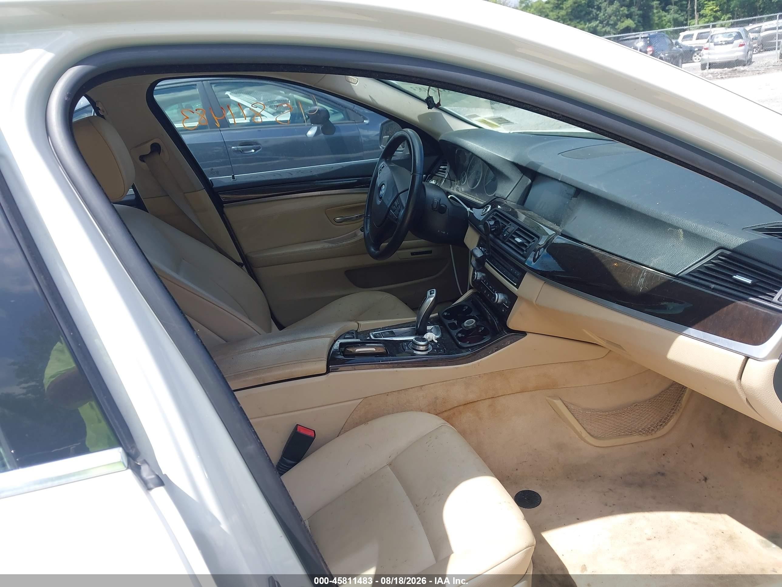 2011 Bmw 535i Xdrive White vin: WBAFU7C52BC780922