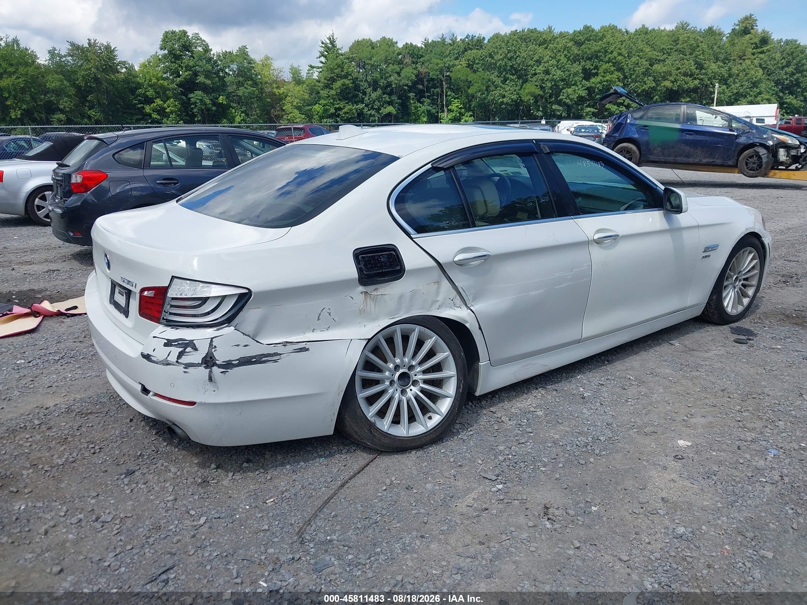2011 Bmw 535i Xdrive White vin: WBAFU7C52BC780922