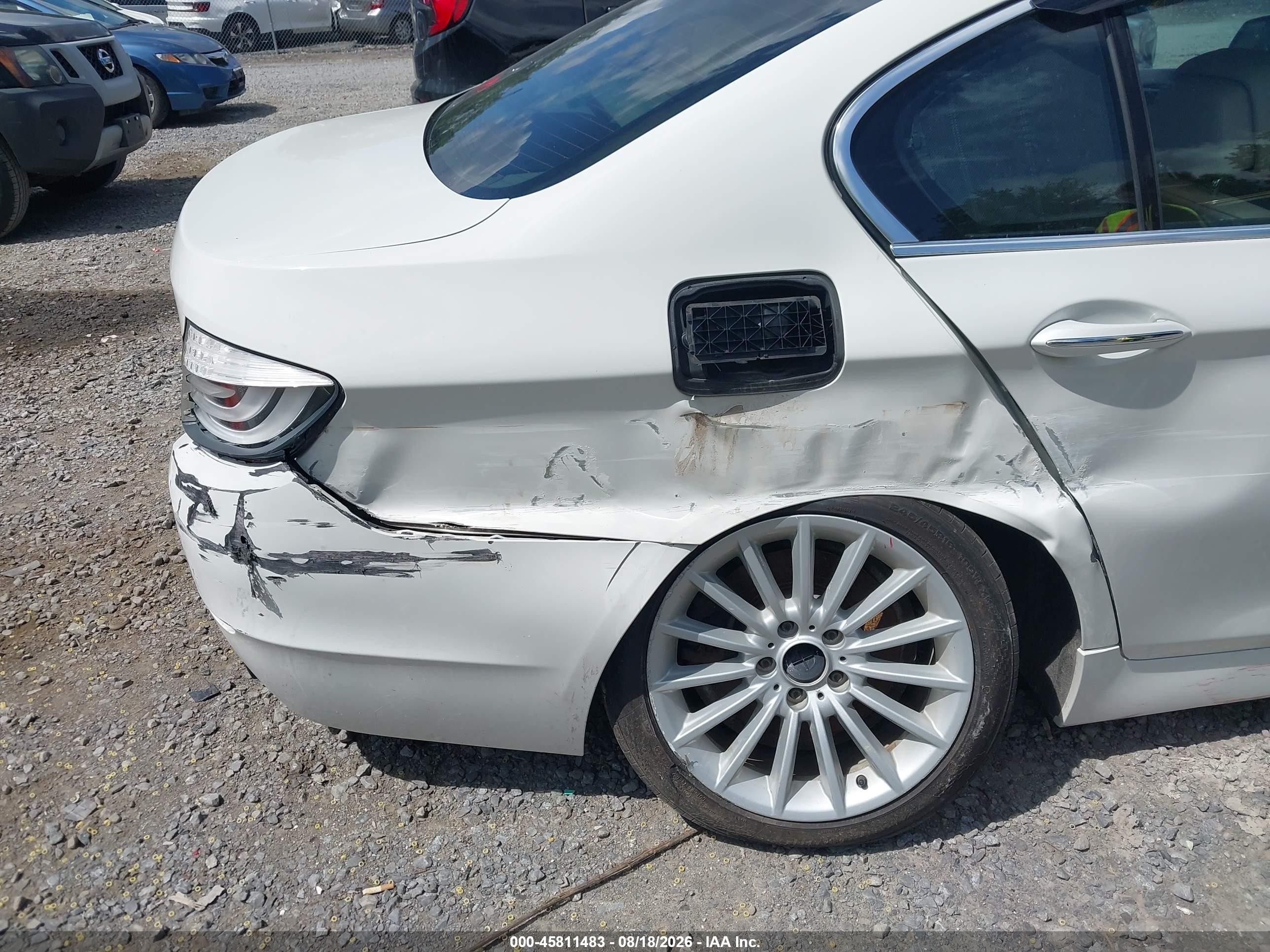 2011 Bmw 535i Xdrive White vin: WBAFU7C52BC780922