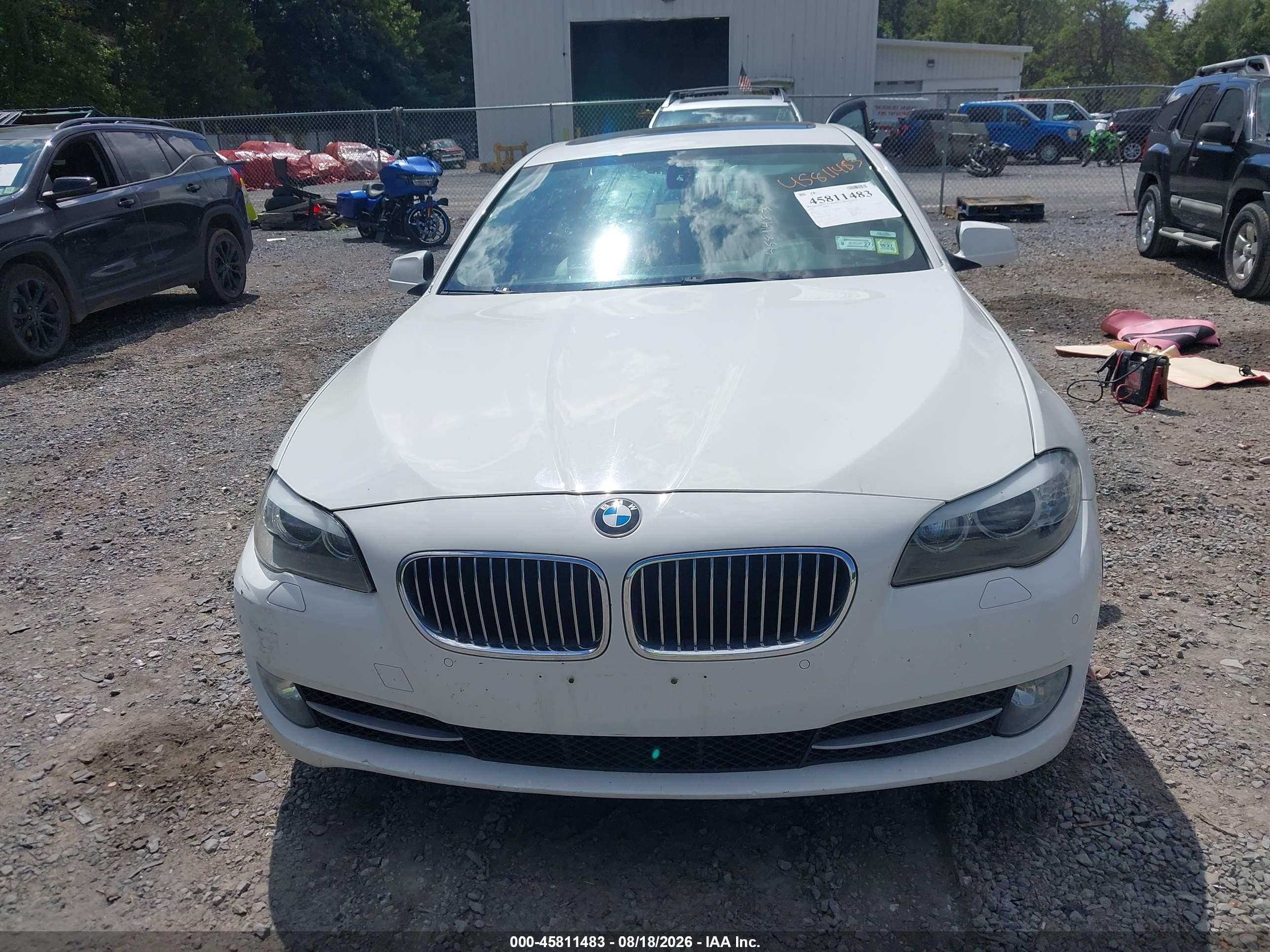 2011 Bmw 535i Xdrive White vin: WBAFU7C52BC780922