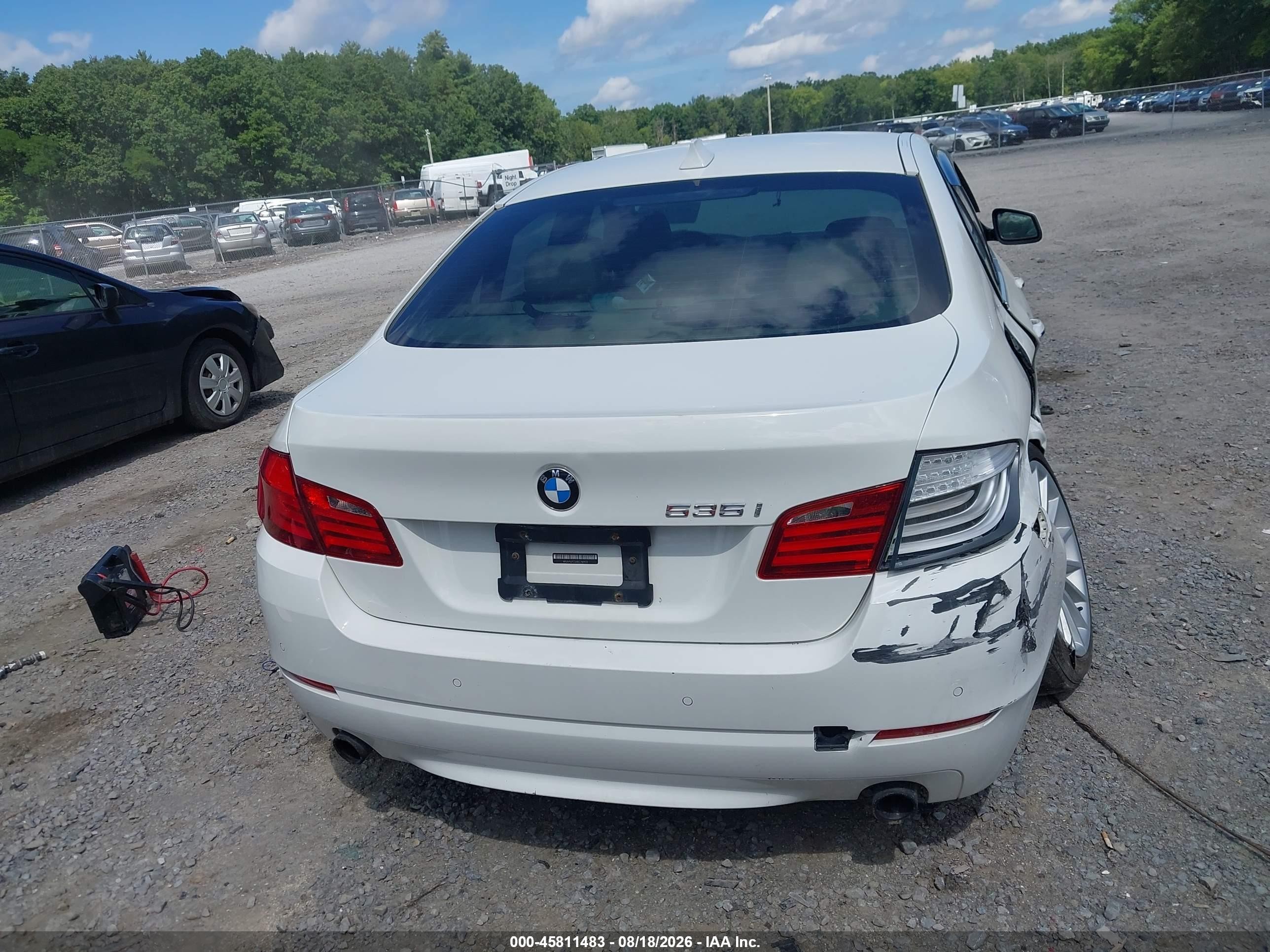 2011 Bmw 535i Xdrive White vin: WBAFU7C52BC780922