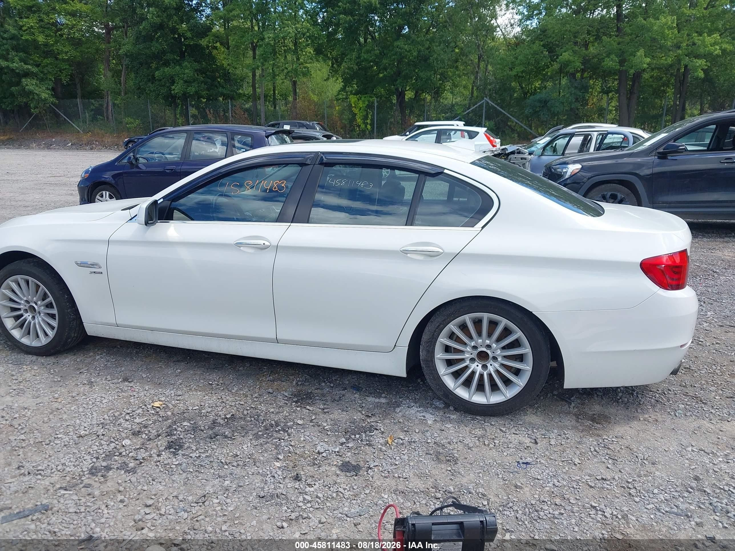 2011 Bmw 535i Xdrive White vin: WBAFU7C52BC780922