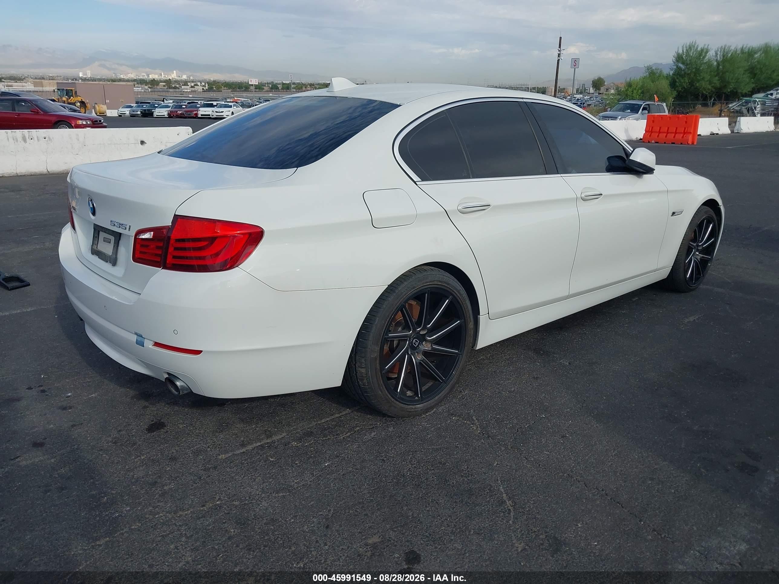 2013 Bmw 535i Xdrive White vin: WBAFU7C52DDU66958