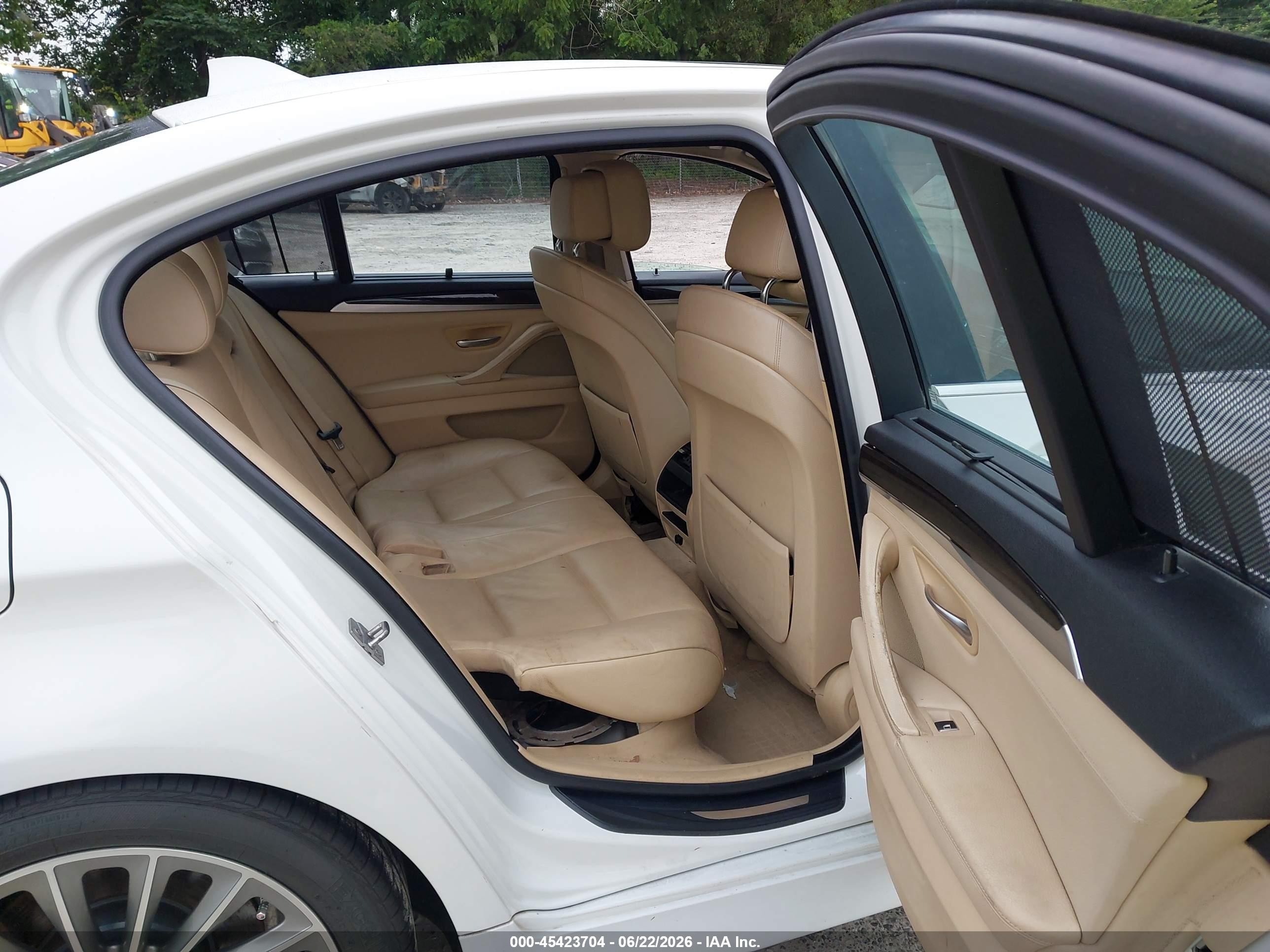 2011 Bmw 535i Xdrive White vin: WBAFU7C53BC869592