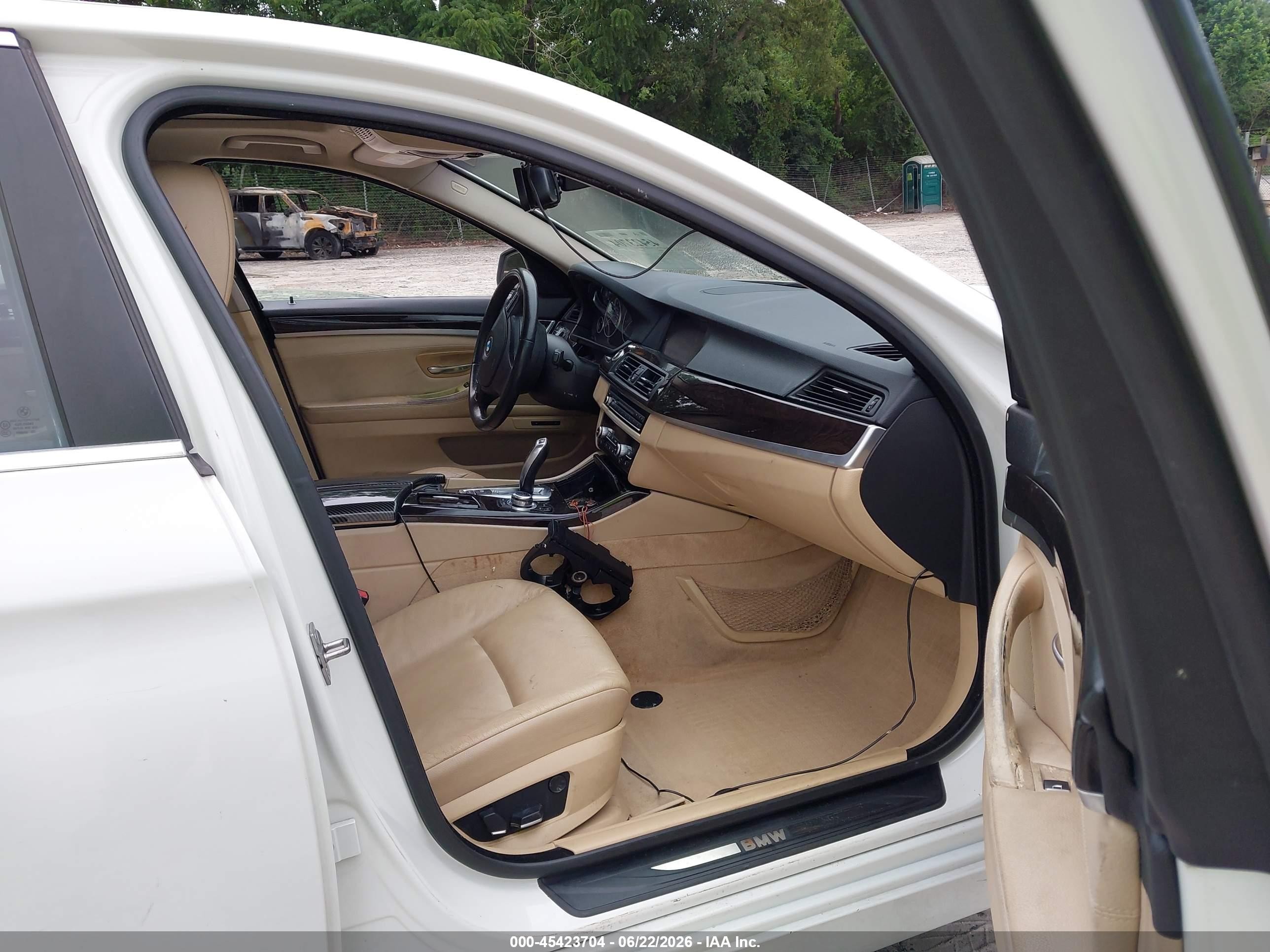 2011 Bmw 535i Xdrive White vin: WBAFU7C53BC869592