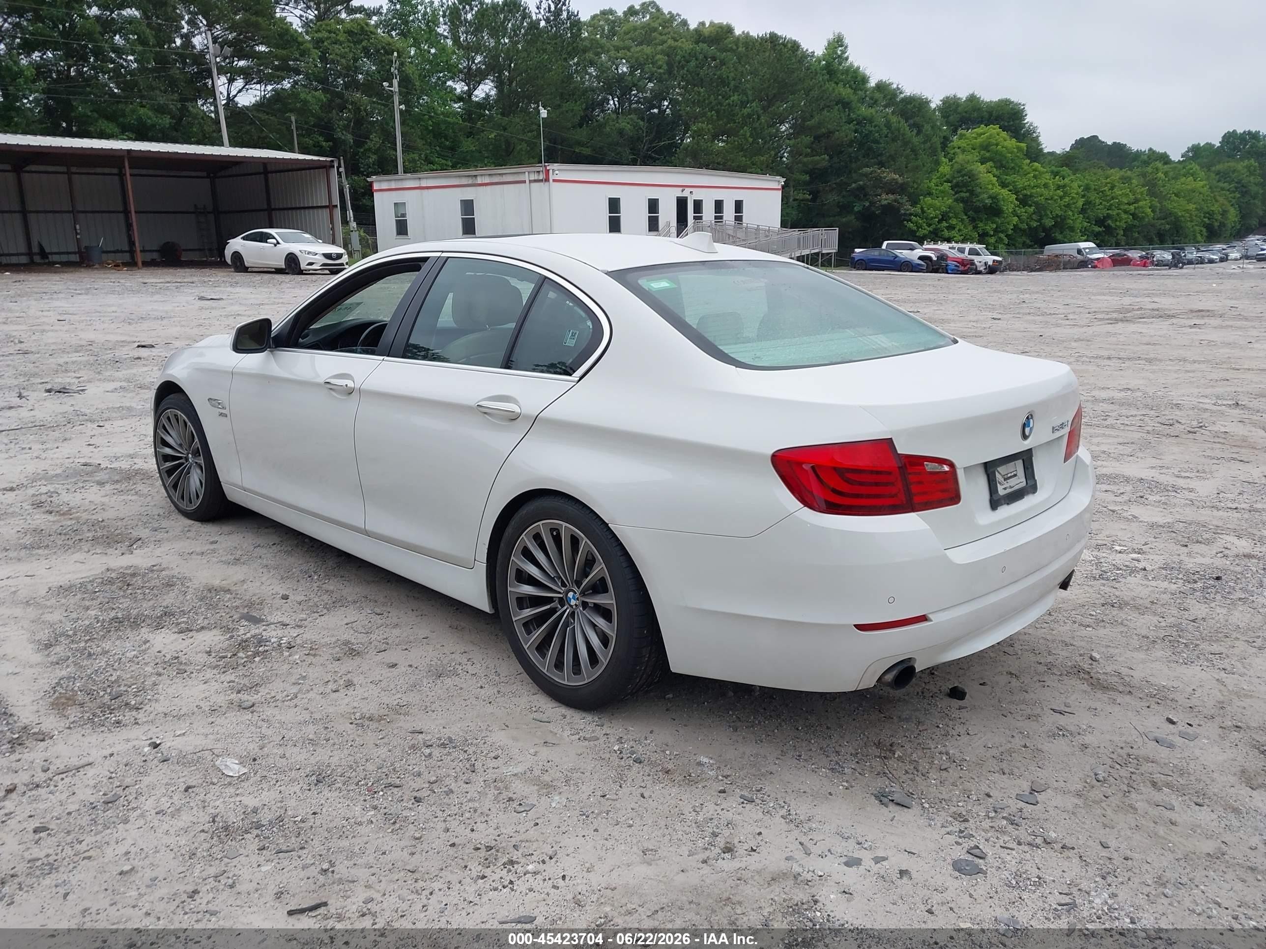 2011 Bmw 535i Xdrive White vin: WBAFU7C53BC869592