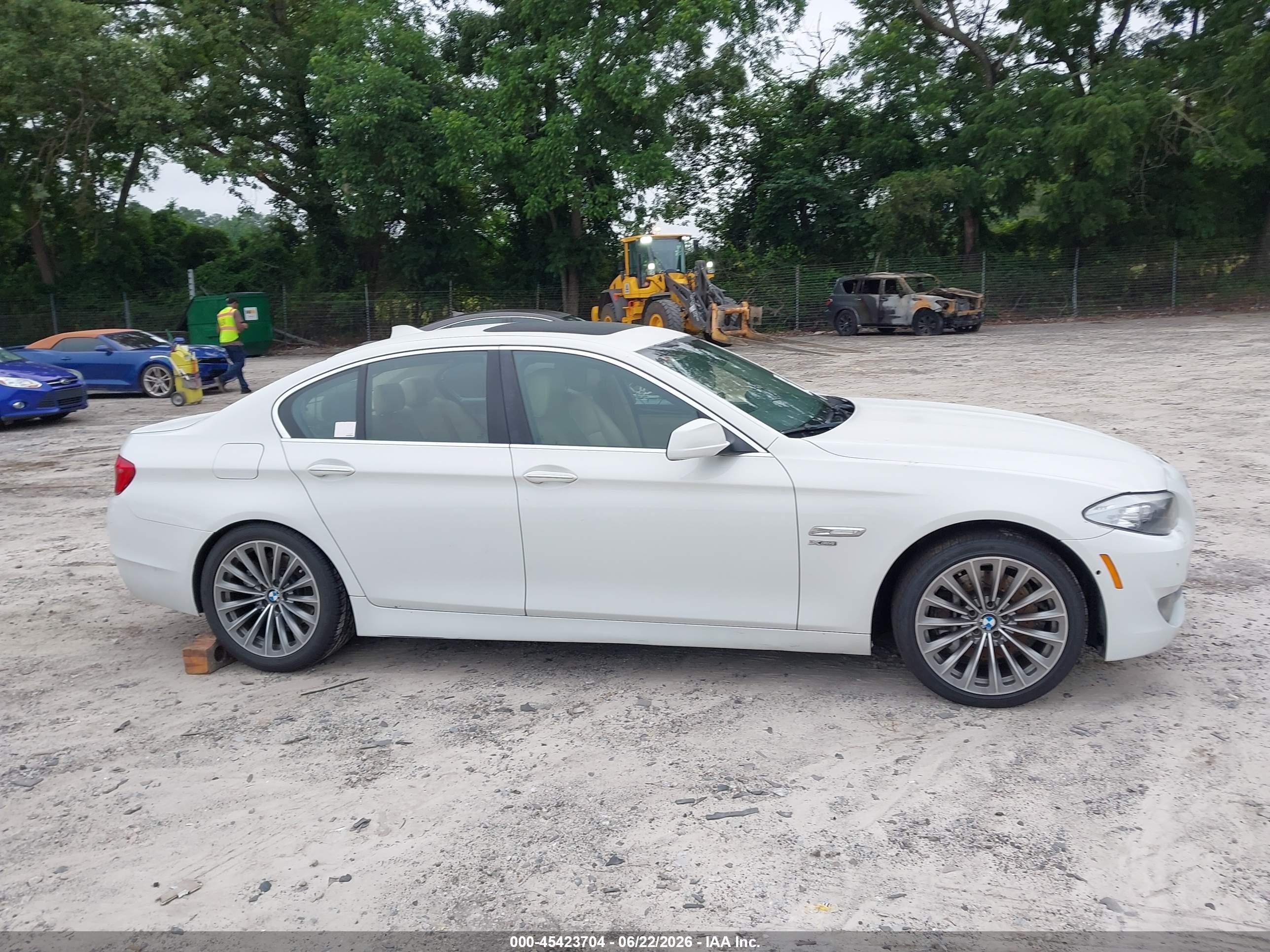 2011 Bmw 535i Xdrive White vin: WBAFU7C53BC869592