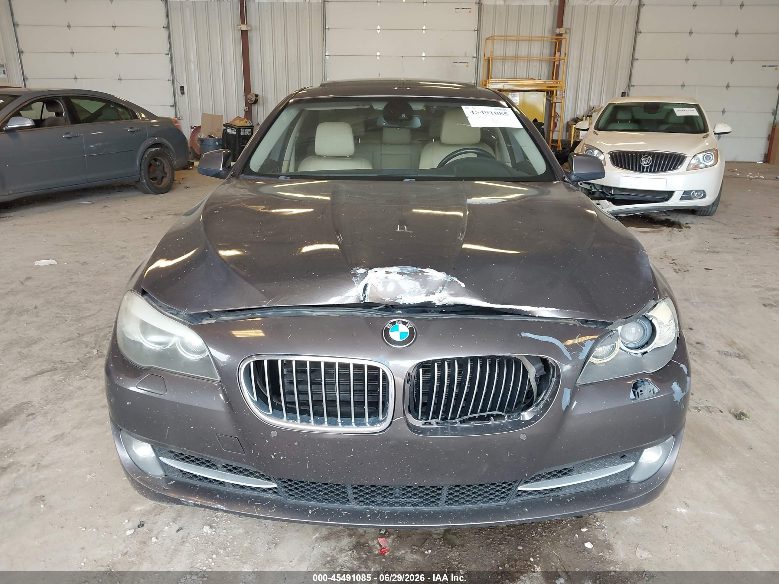 2011 Bmw 535i Xdrive Коричневый vin: WBAFU7C53BC876784