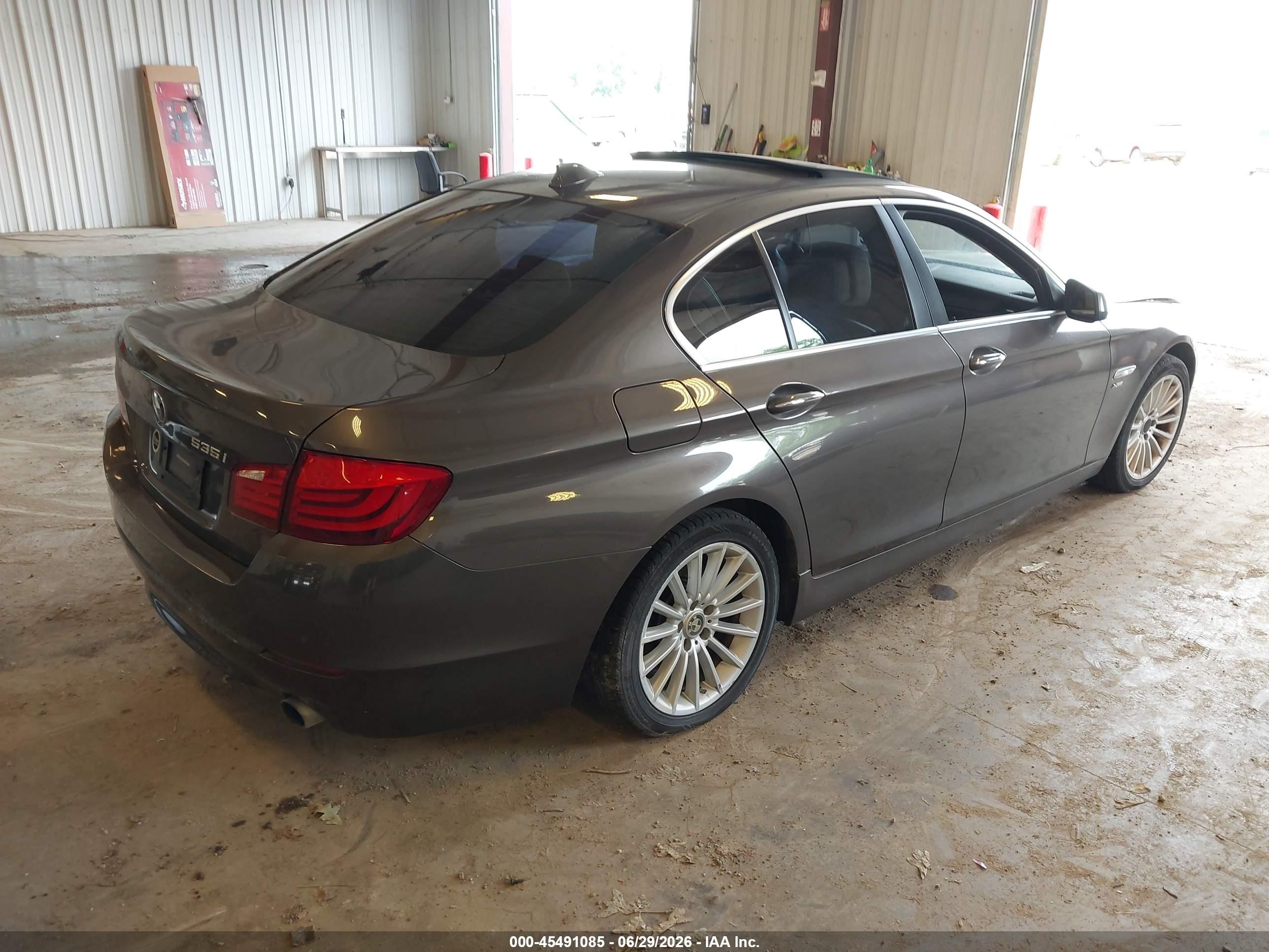 2011 Bmw 535i Xdrive Коричневый vin: WBAFU7C53BC876784