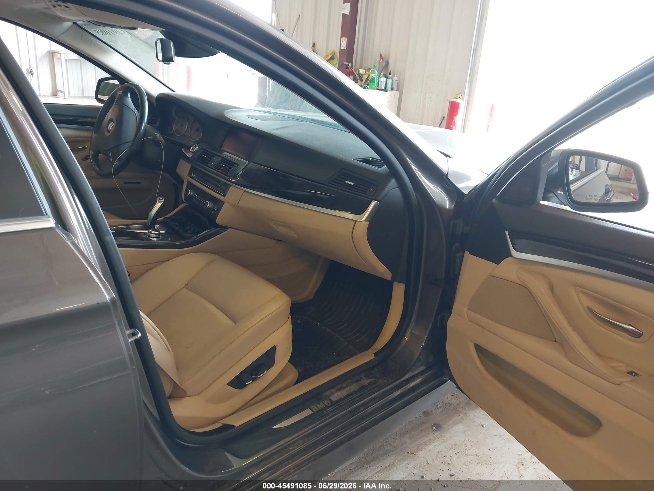 2011 Bmw 535i Xdrive Коричневый vin: WBAFU7C53BC876784