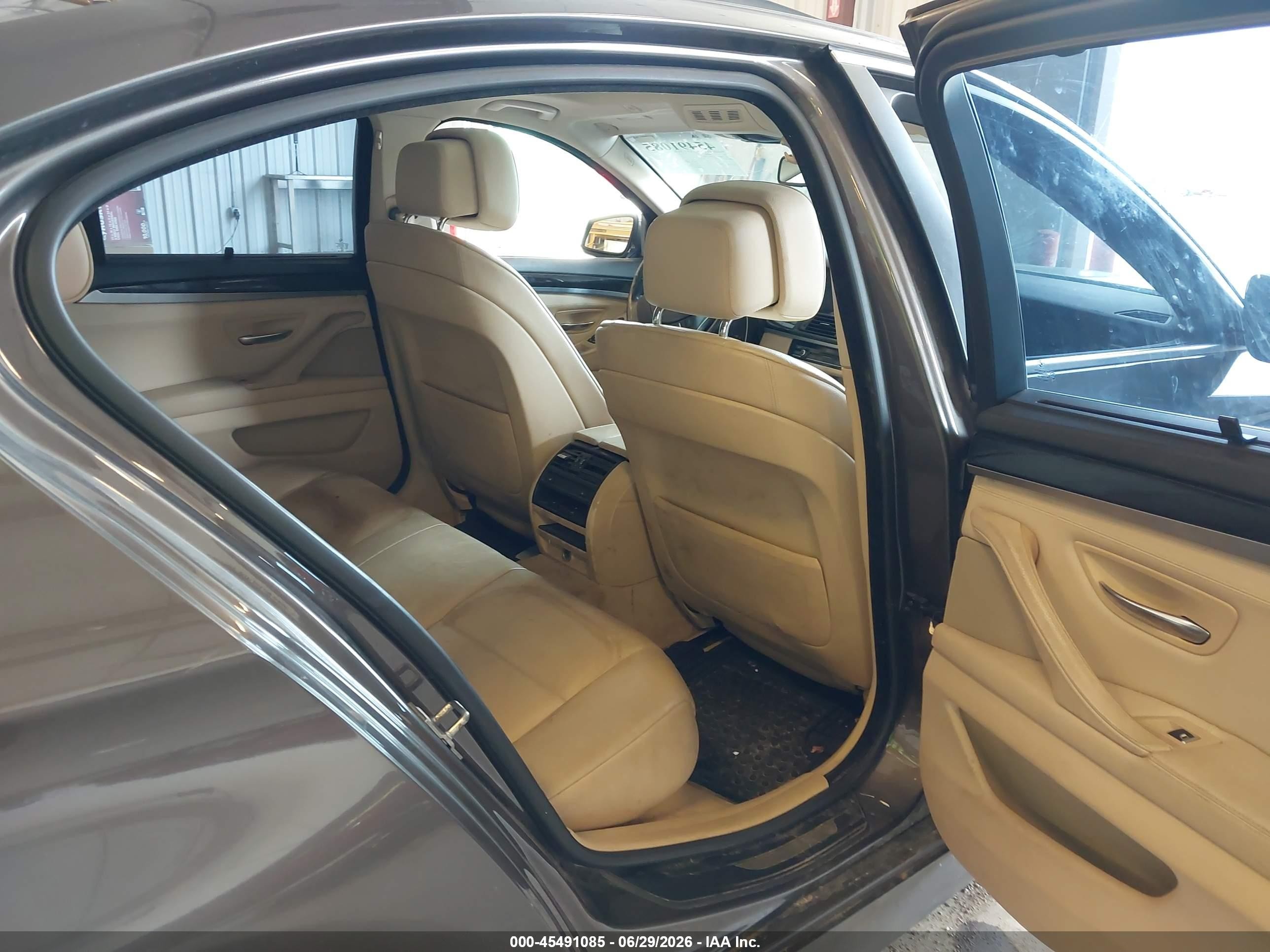 2011 Bmw 535i Xdrive Коричневый vin: WBAFU7C53BC876784