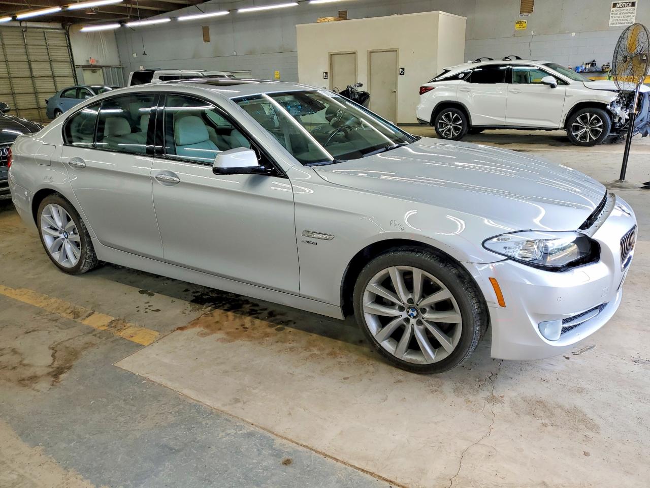 2011 Bmw 535 Xi Серебряный vin: WBAFU7C53BC877904