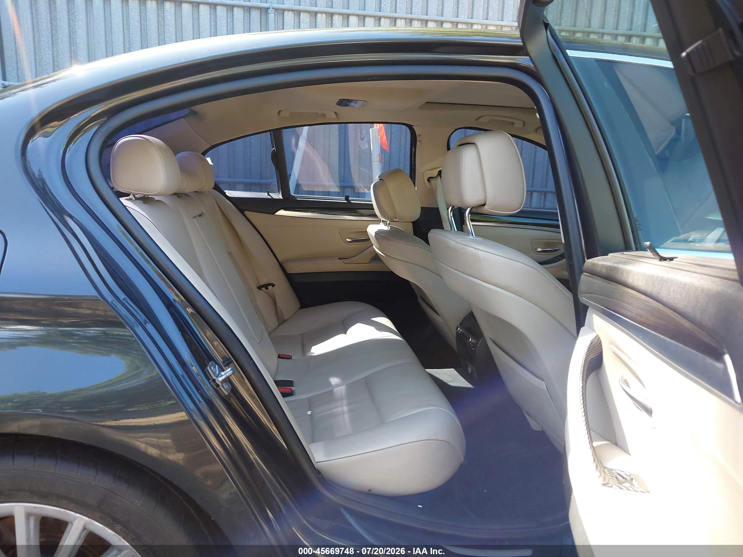 2011 Bmw 535i Xdrive Серый vin: WBAFU7C54BC771333