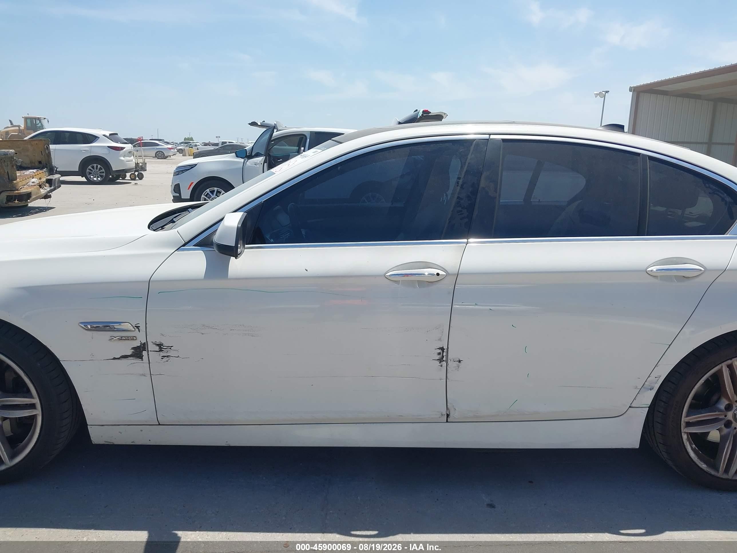 2011 Bmw 535i Xdrive White vin: WBAFU7C54BC778539
