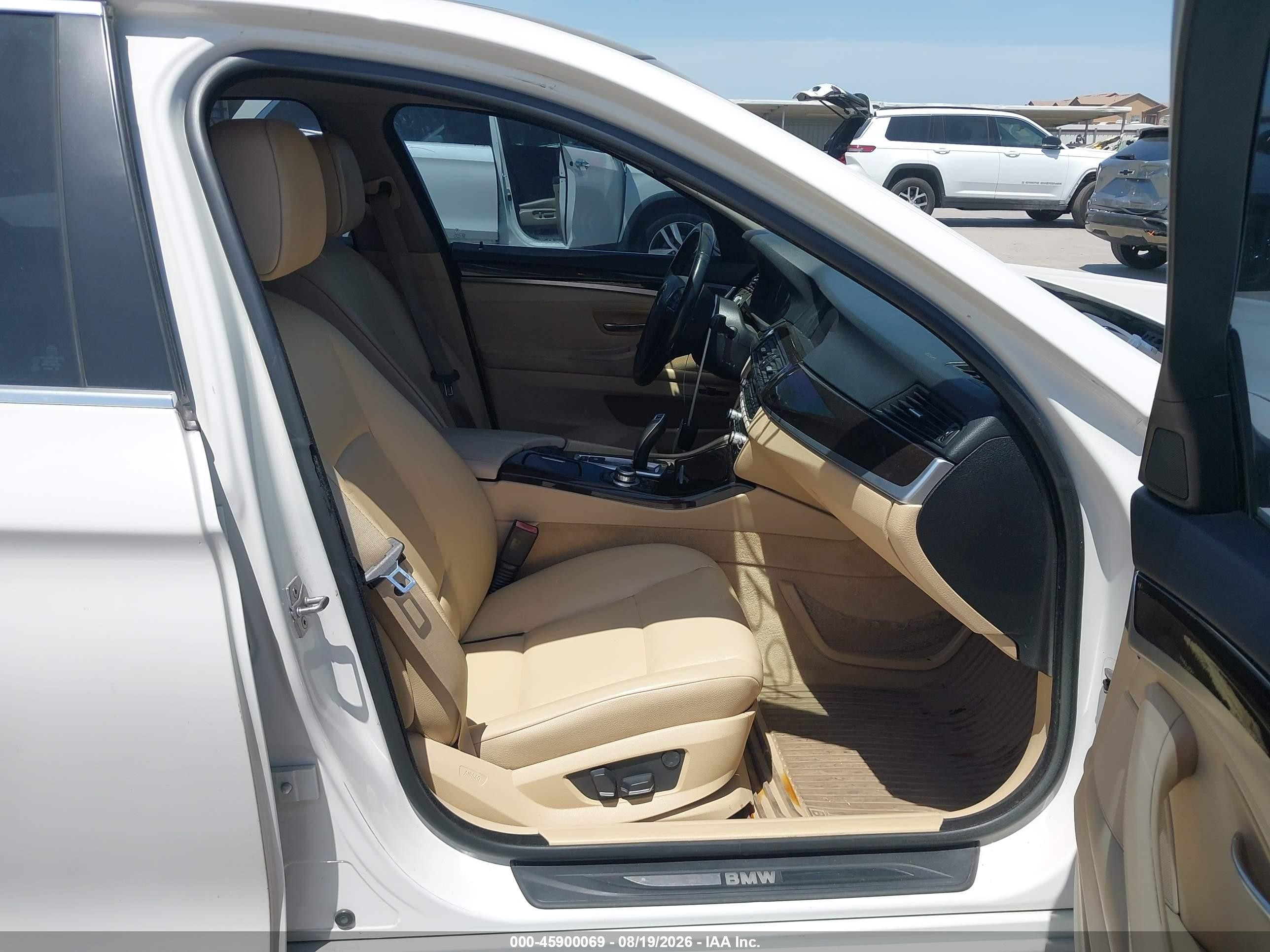 2011 Bmw 535i Xdrive White vin: WBAFU7C54BC778539