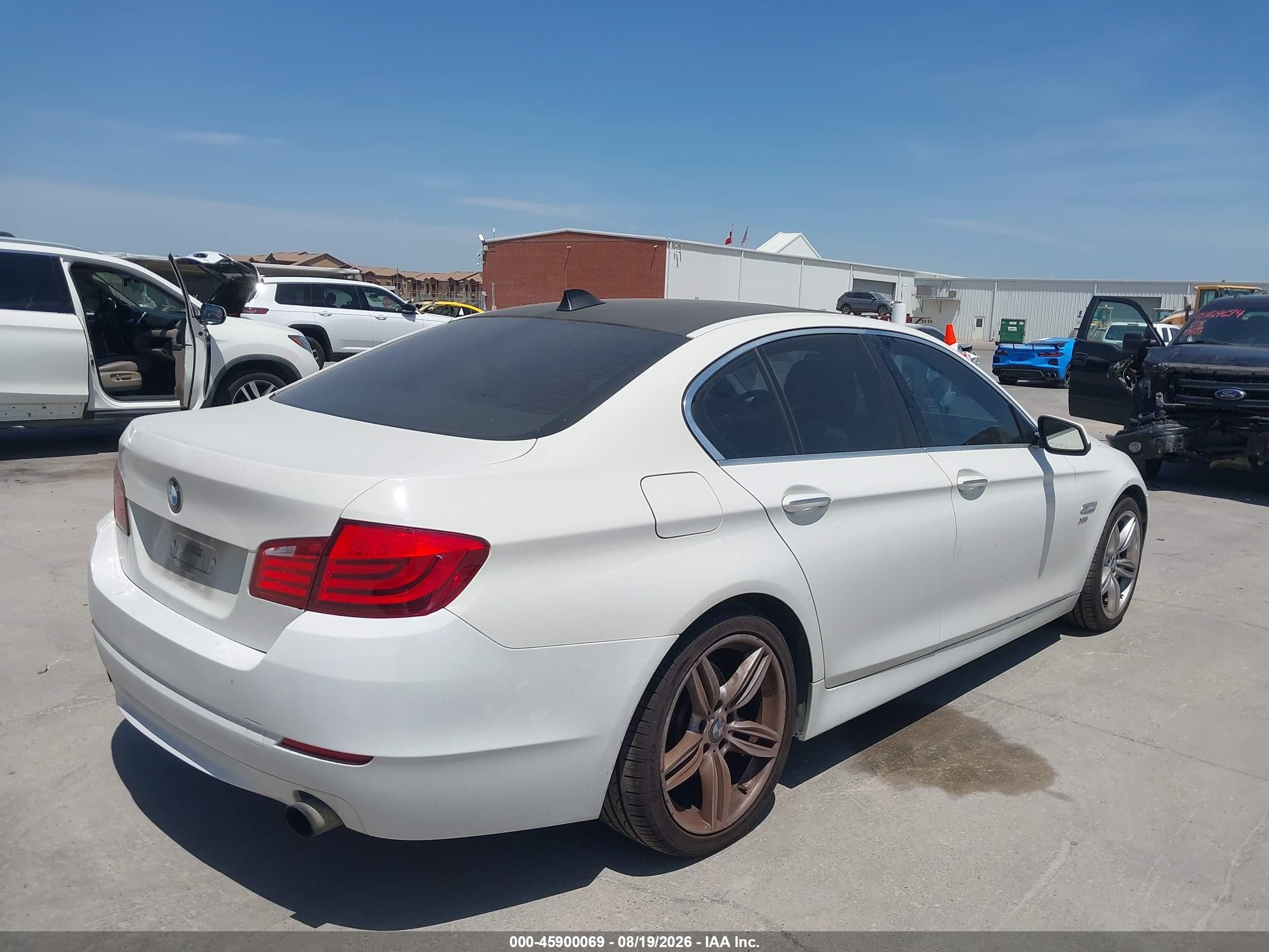 2011 Bmw 535i Xdrive White vin: WBAFU7C54BC778539
