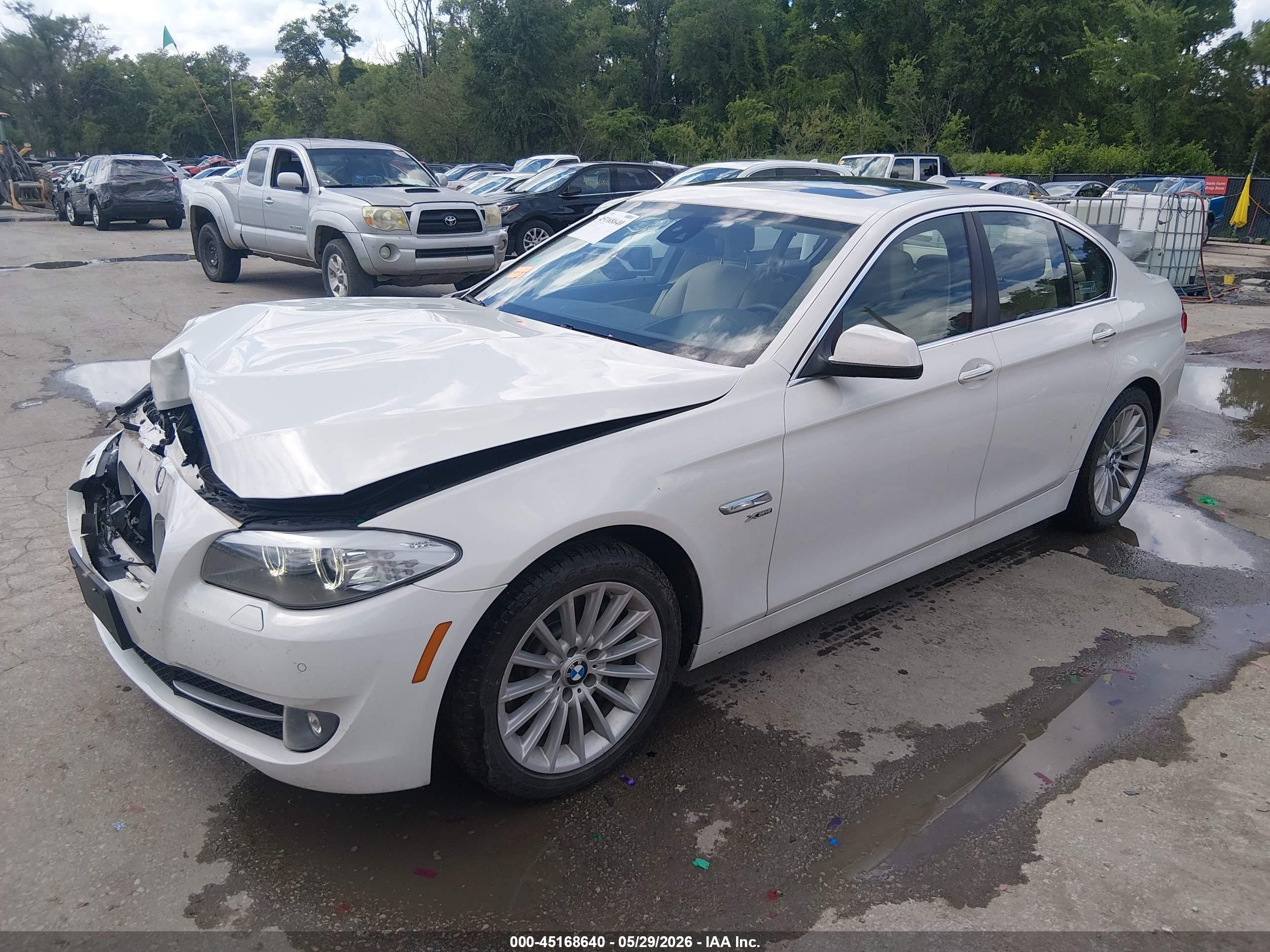 2011 Bmw 535i Xdrive White vin: WBAFU7C54BC778721