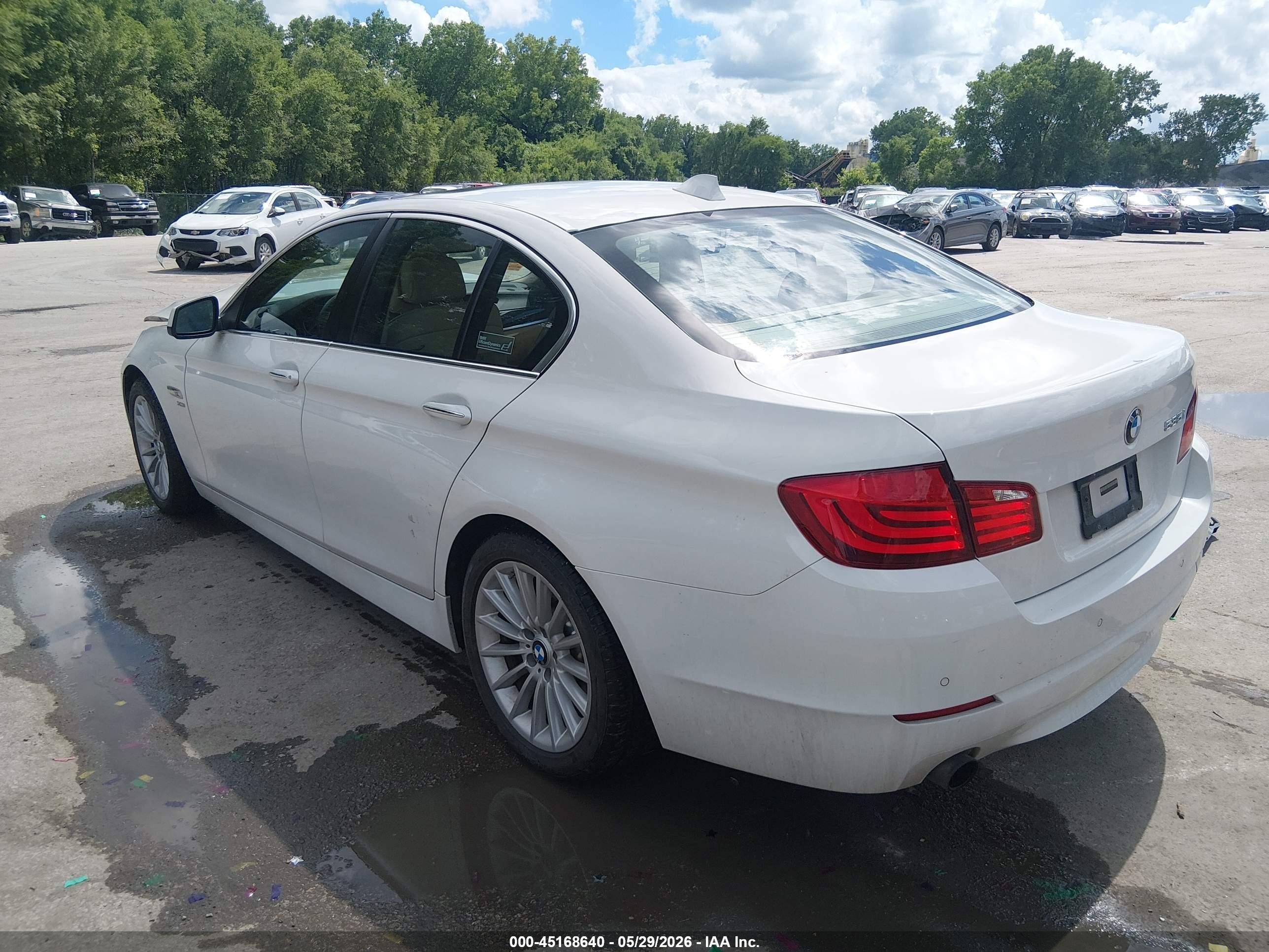 2011 Bmw 535i Xdrive White vin: WBAFU7C54BC778721