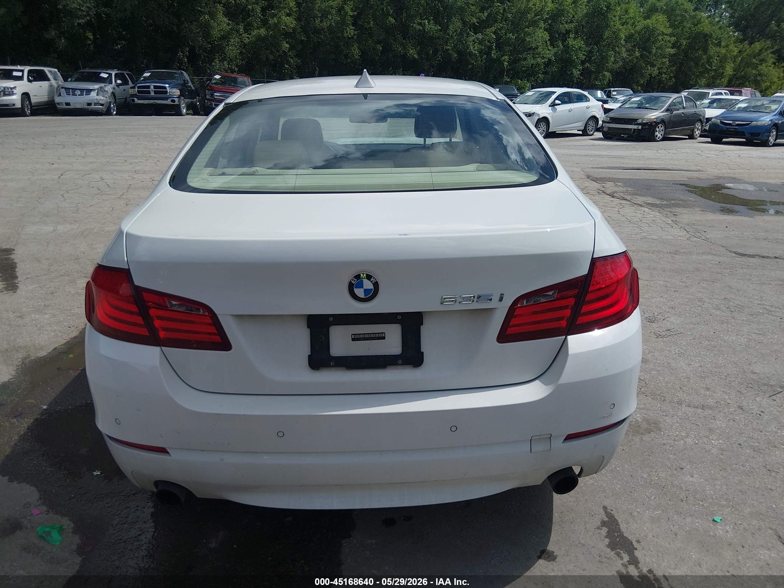 2011 Bmw 535i Xdrive White vin: WBAFU7C54BC778721