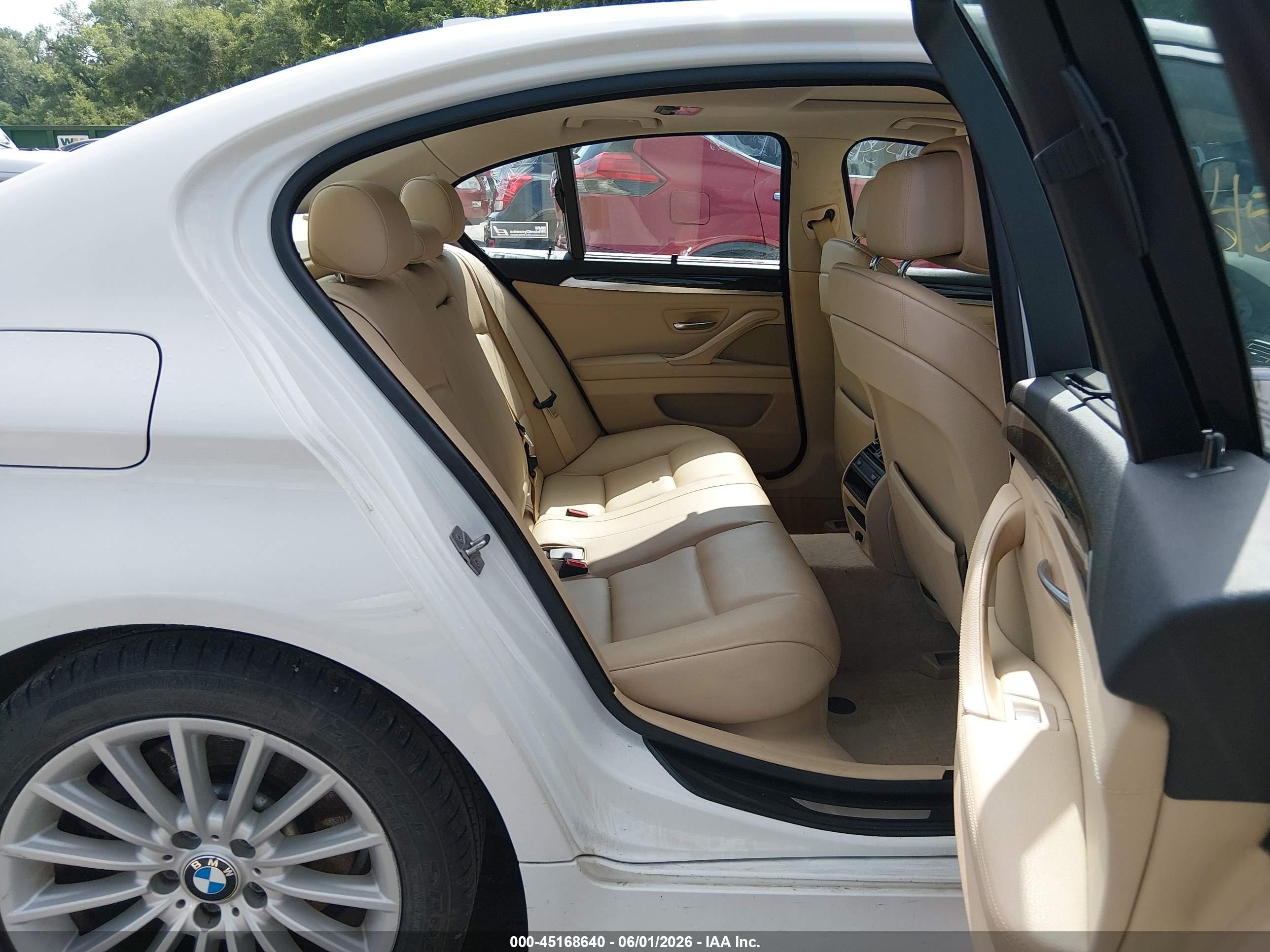 2011 Bmw 535i Xdrive White vin: WBAFU7C54BC778721