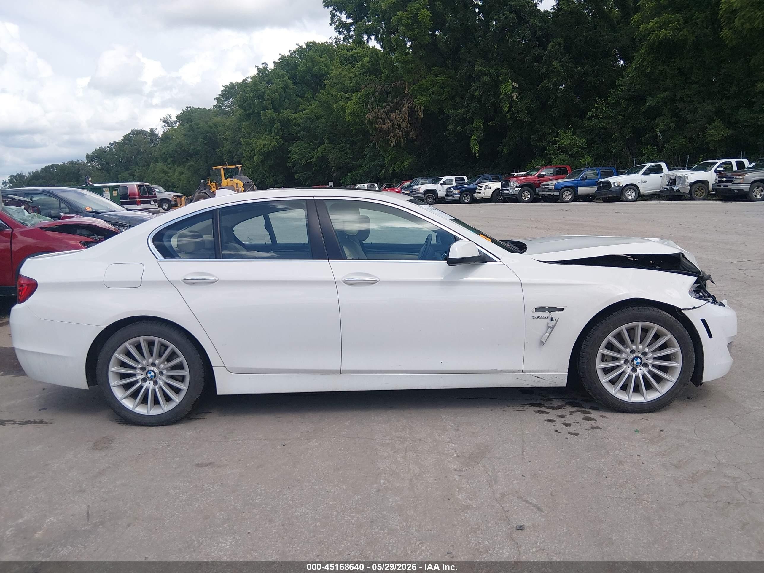 2011 Bmw 535i Xdrive White vin: WBAFU7C54BC778721