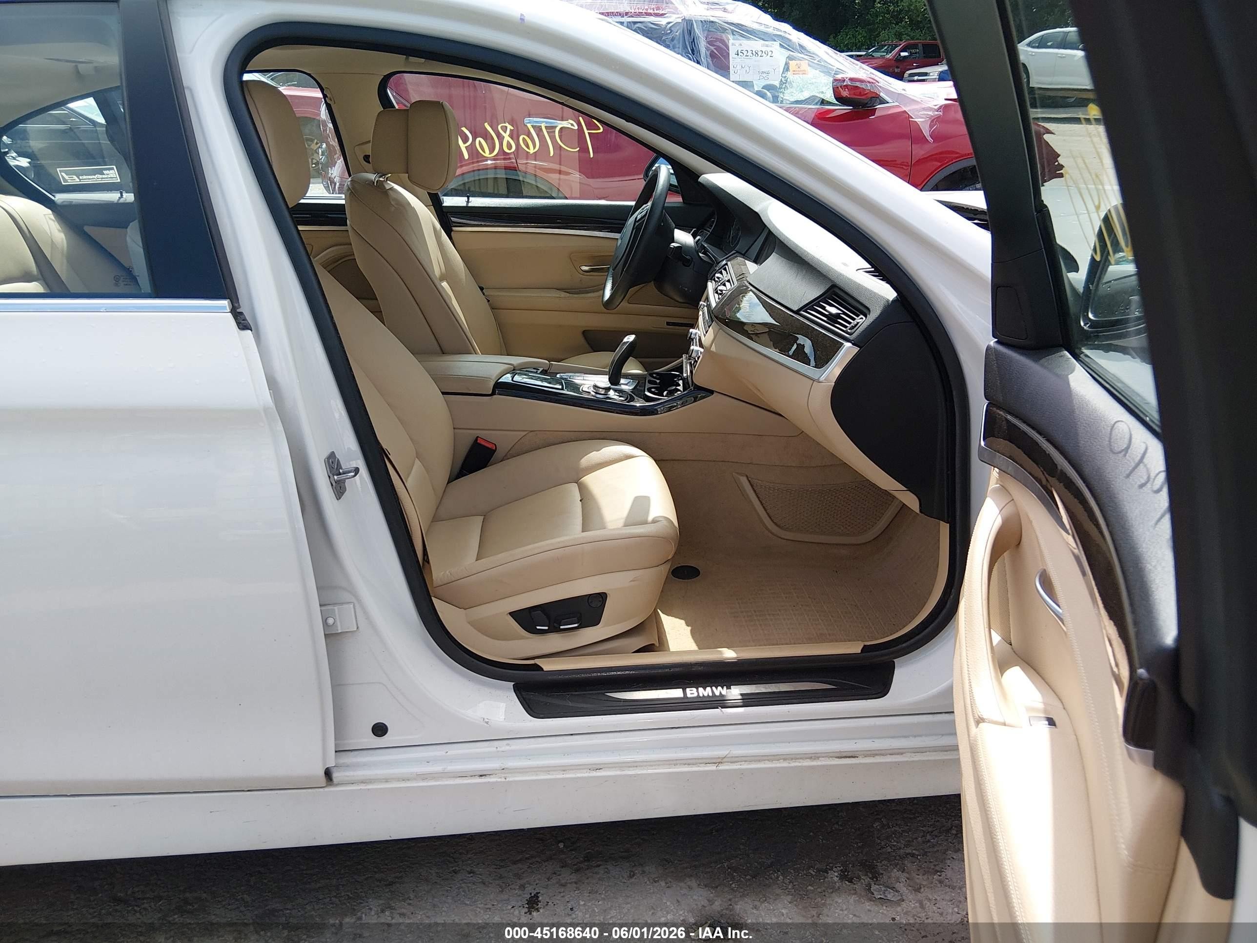 2011 Bmw 535i Xdrive White vin: WBAFU7C54BC778721
