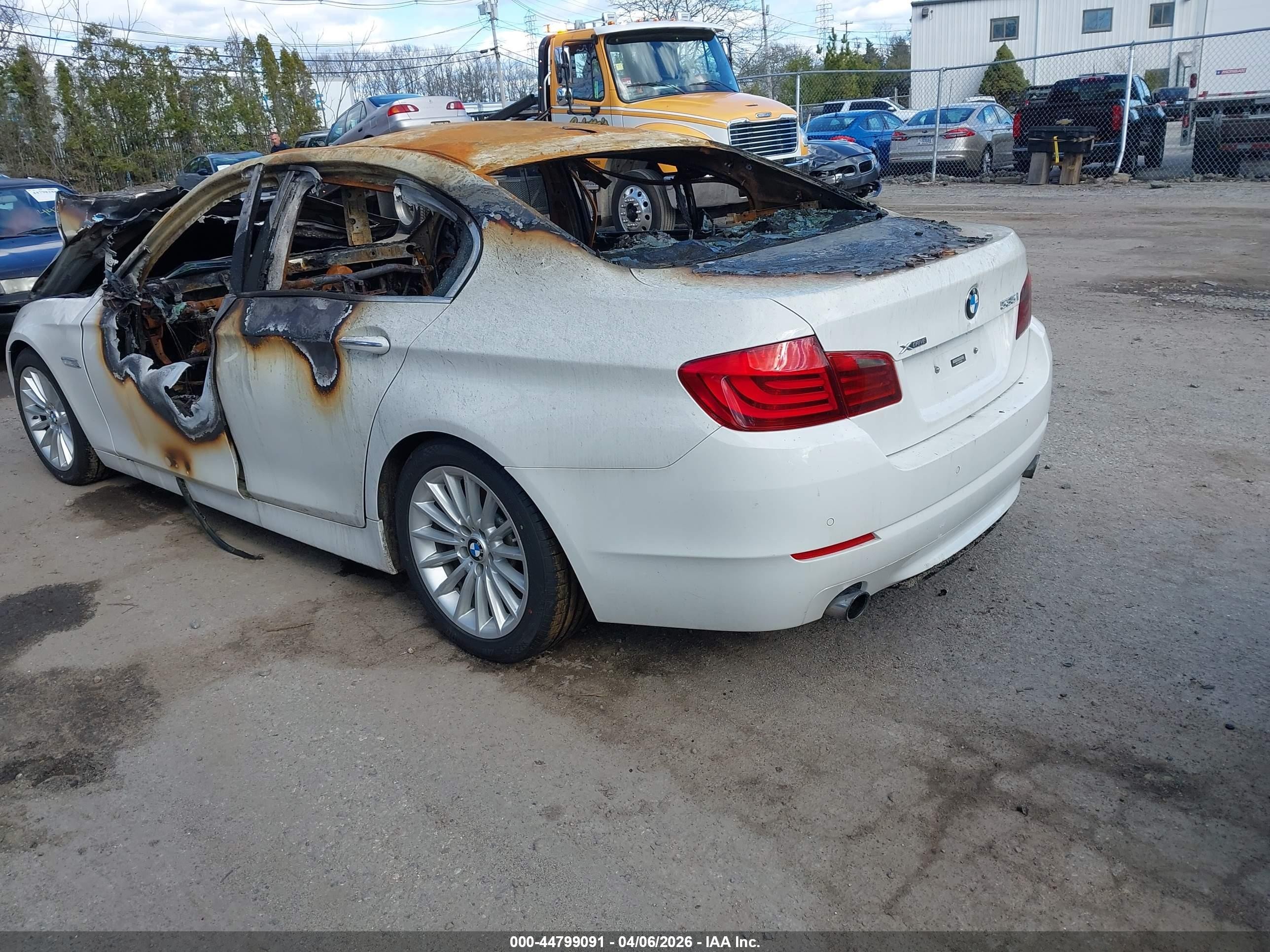 2013 Bmw 535i Xdrive White vin: WBAFU7C54DDU77489