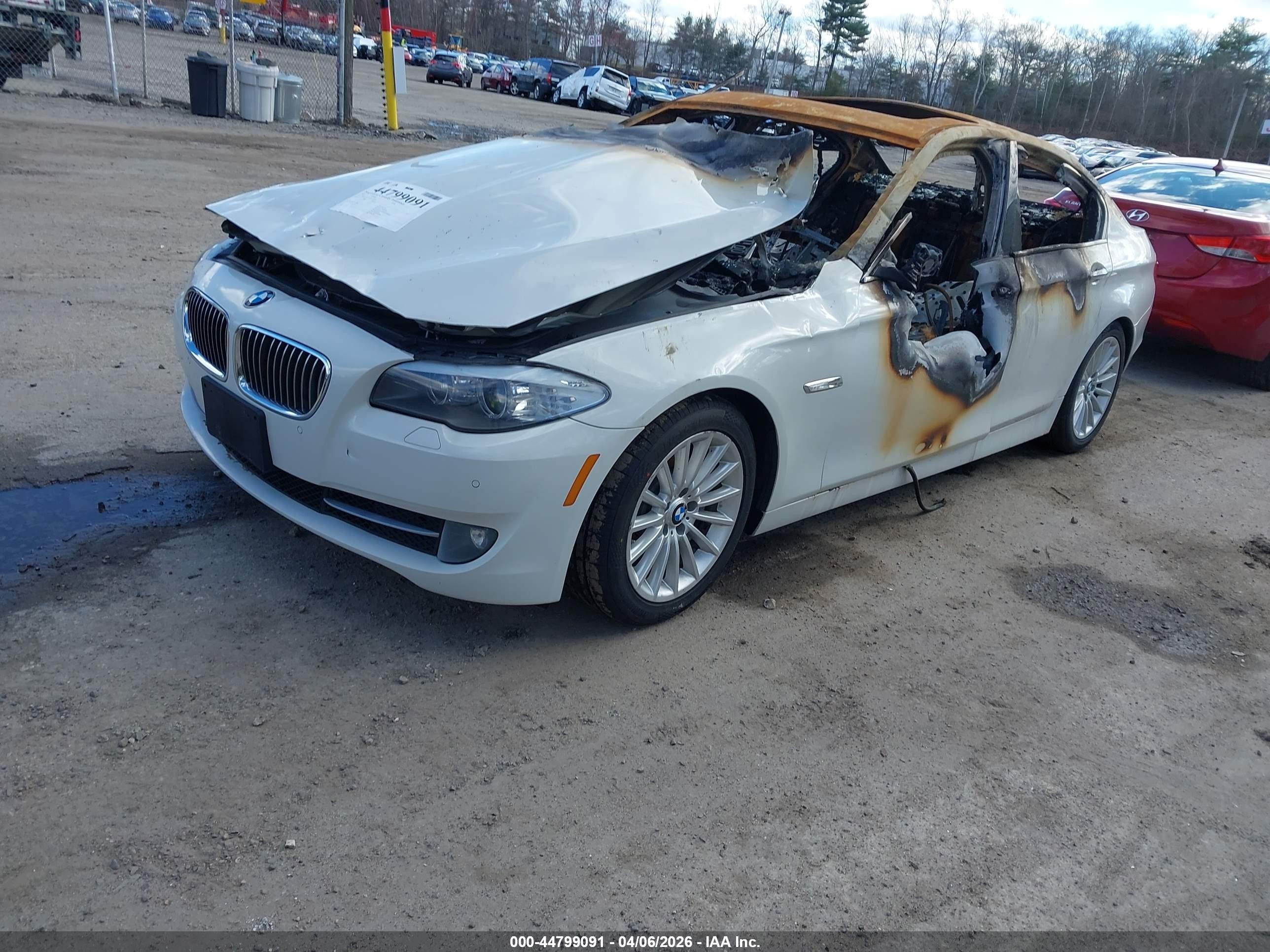 2013 Bmw 535i Xdrive White vin: WBAFU7C54DDU77489
