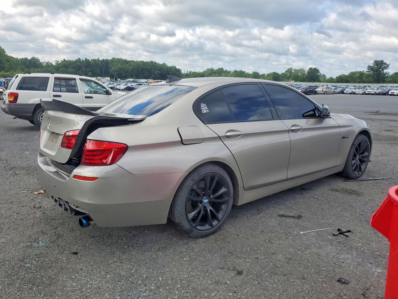 2011 Bmw 535 Xi Silver vin: WBAFU7C55BC777464