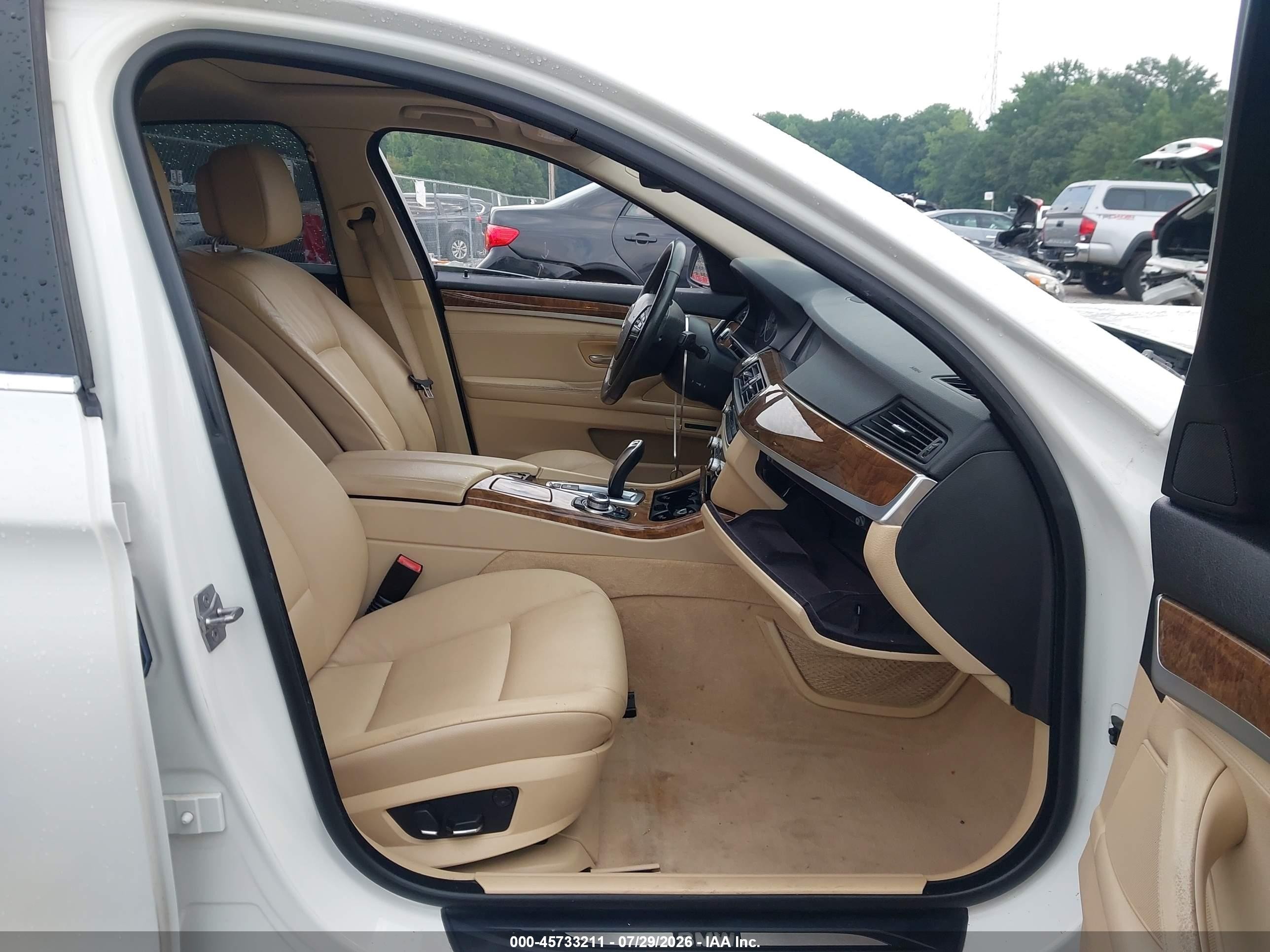 2011 Bmw 535i Xdrive White vin: WBAFU7C55BC781787
