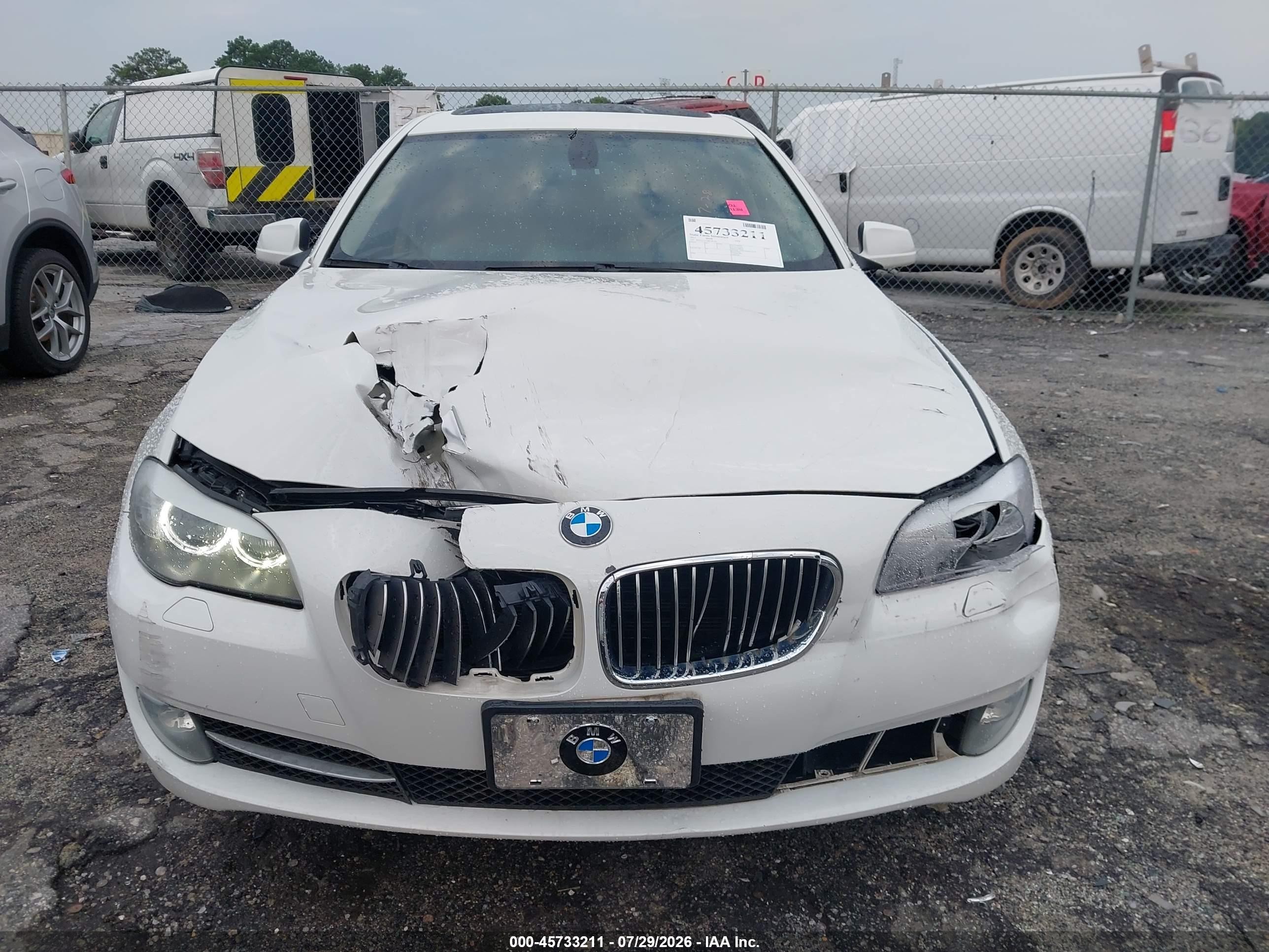2011 Bmw 535i Xdrive White vin: WBAFU7C55BC781787