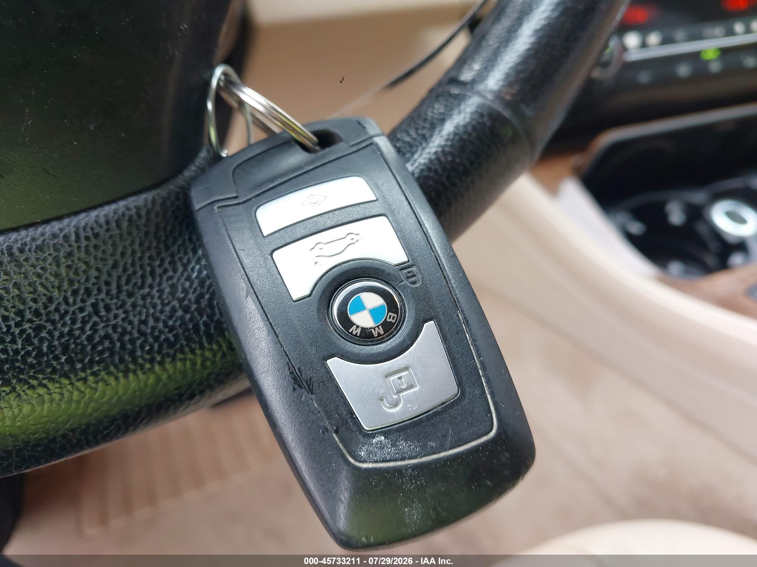 2011 Bmw 535i Xdrive White vin: WBAFU7C55BC781787