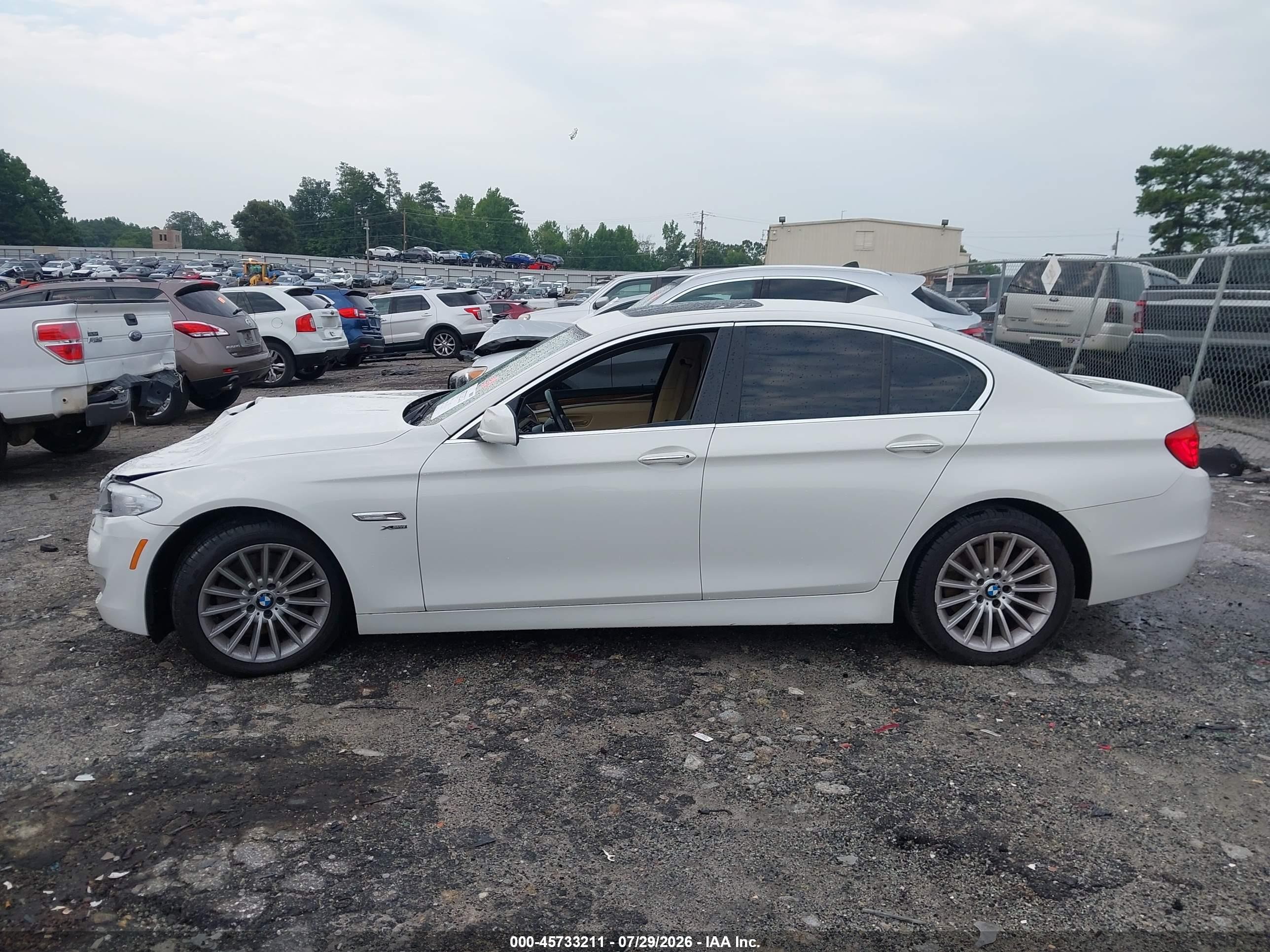 2011 Bmw 535i Xdrive White vin: WBAFU7C55BC781787