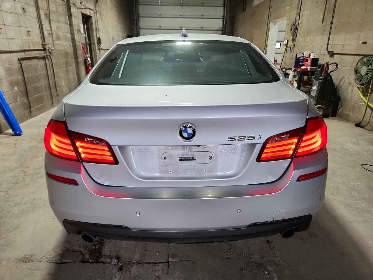 2011 Bmw 535 Xi Серебряный vin: WBAFU7C55BC871571