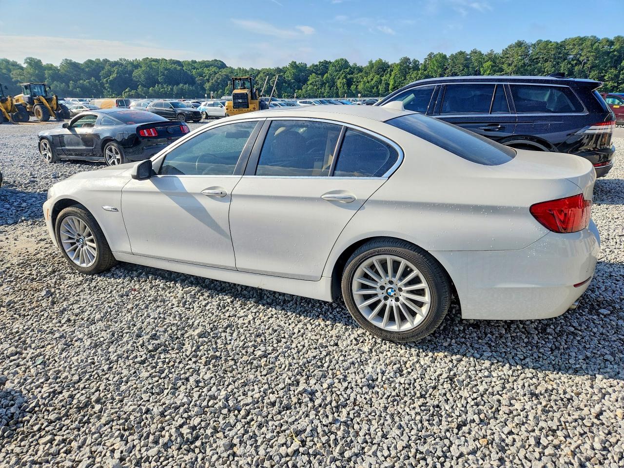 2013 Bmw 535 Xi White vin: WBAFU7C55DDU74813