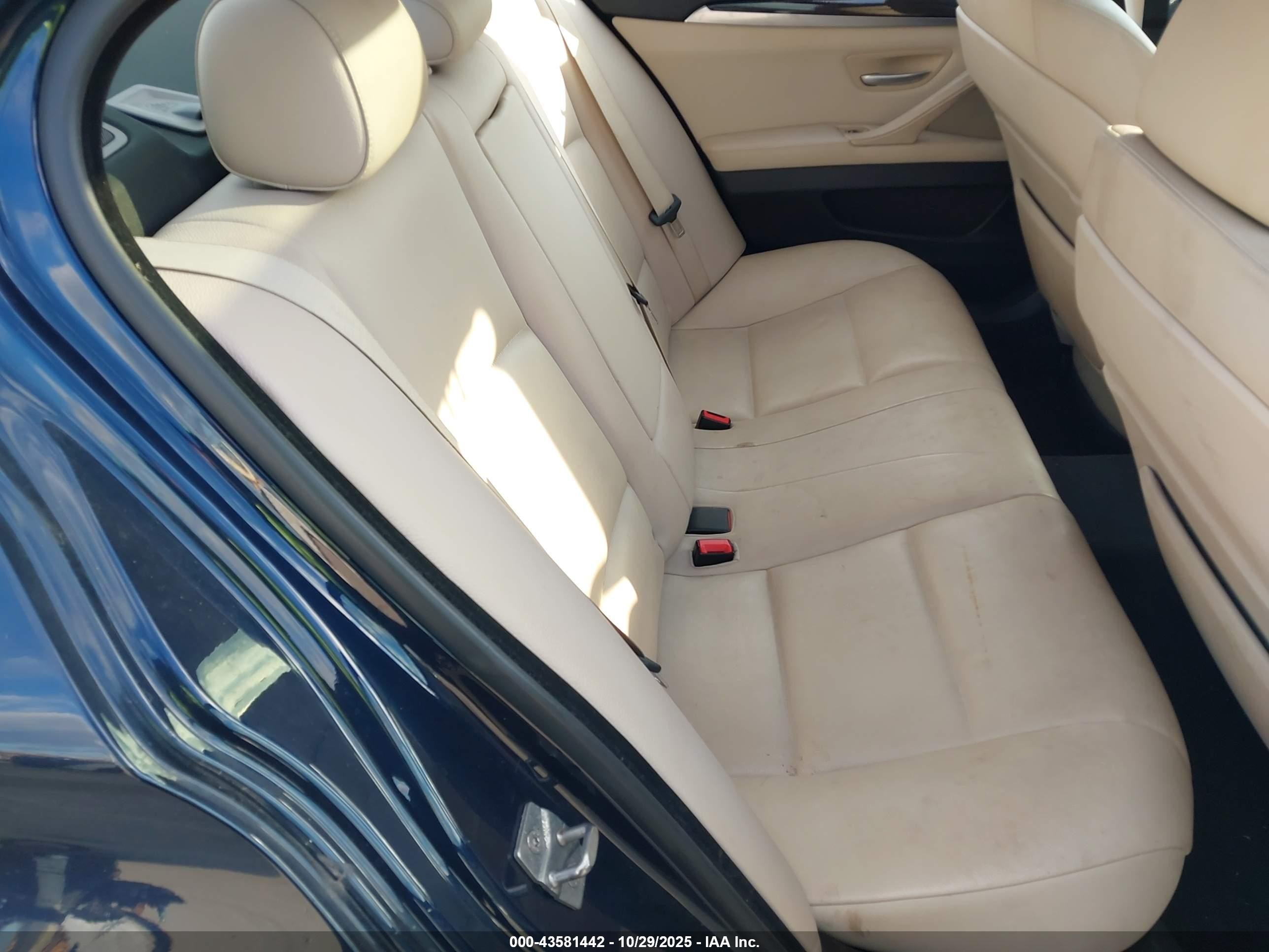 2011 Bmw 535i Xdrive Черный vin: WBAFU7C56BDU55412