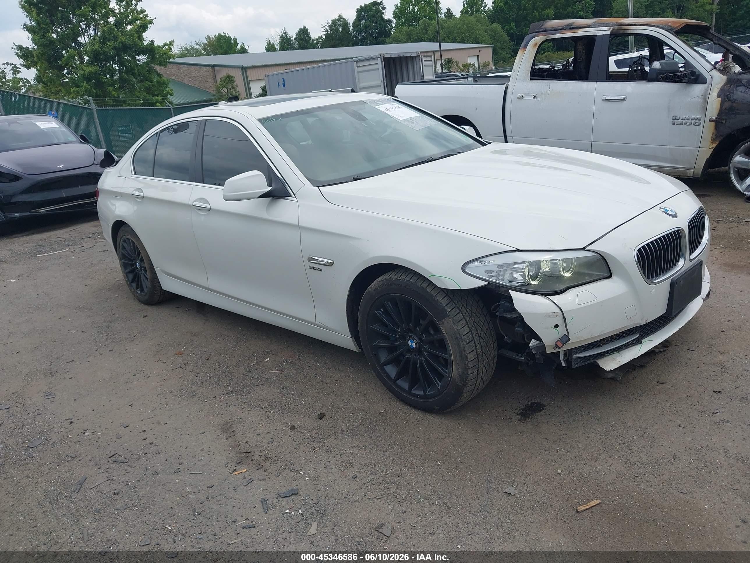 2012 Bmw 535i Xdrive Белый vin: WBAFU7C56CDU58277