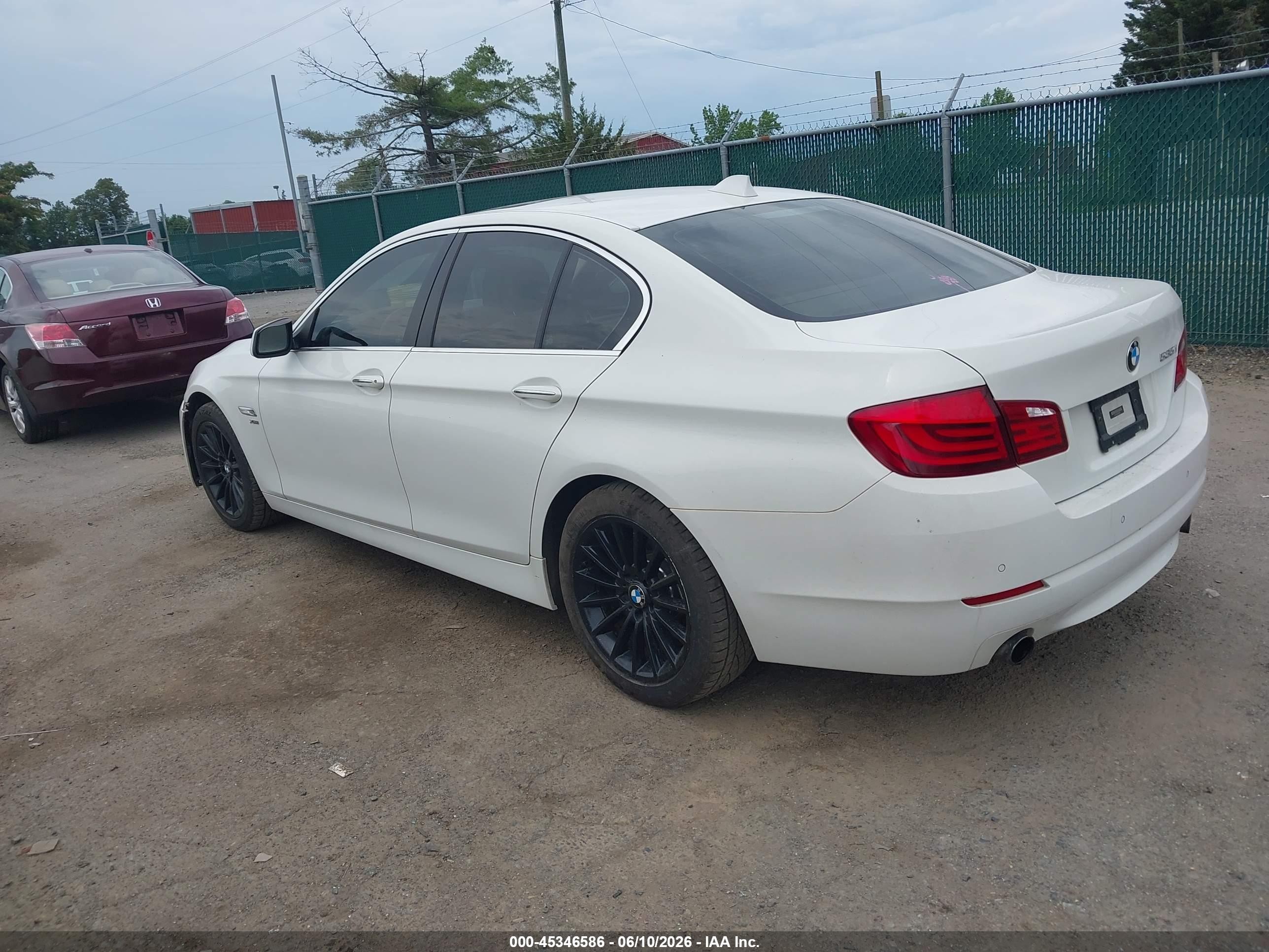 2012 Bmw 535i Xdrive Белый vin: WBAFU7C56CDU58277