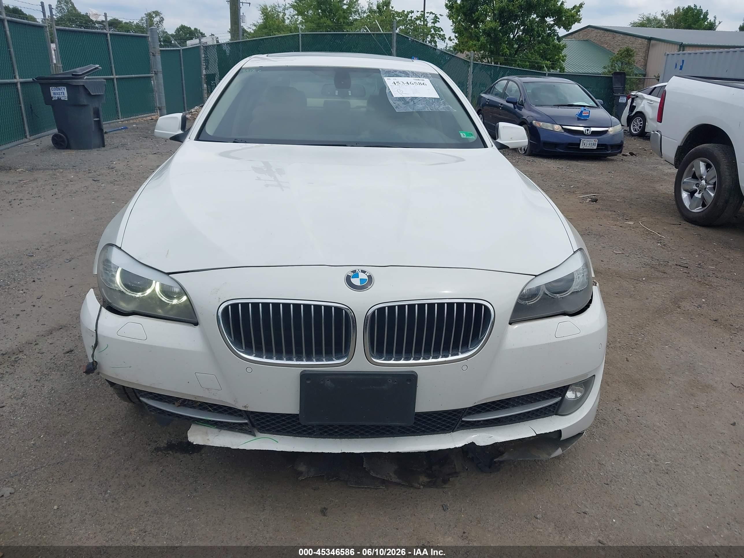 2012 Bmw 535i Xdrive Белый vin: WBAFU7C56CDU58277
