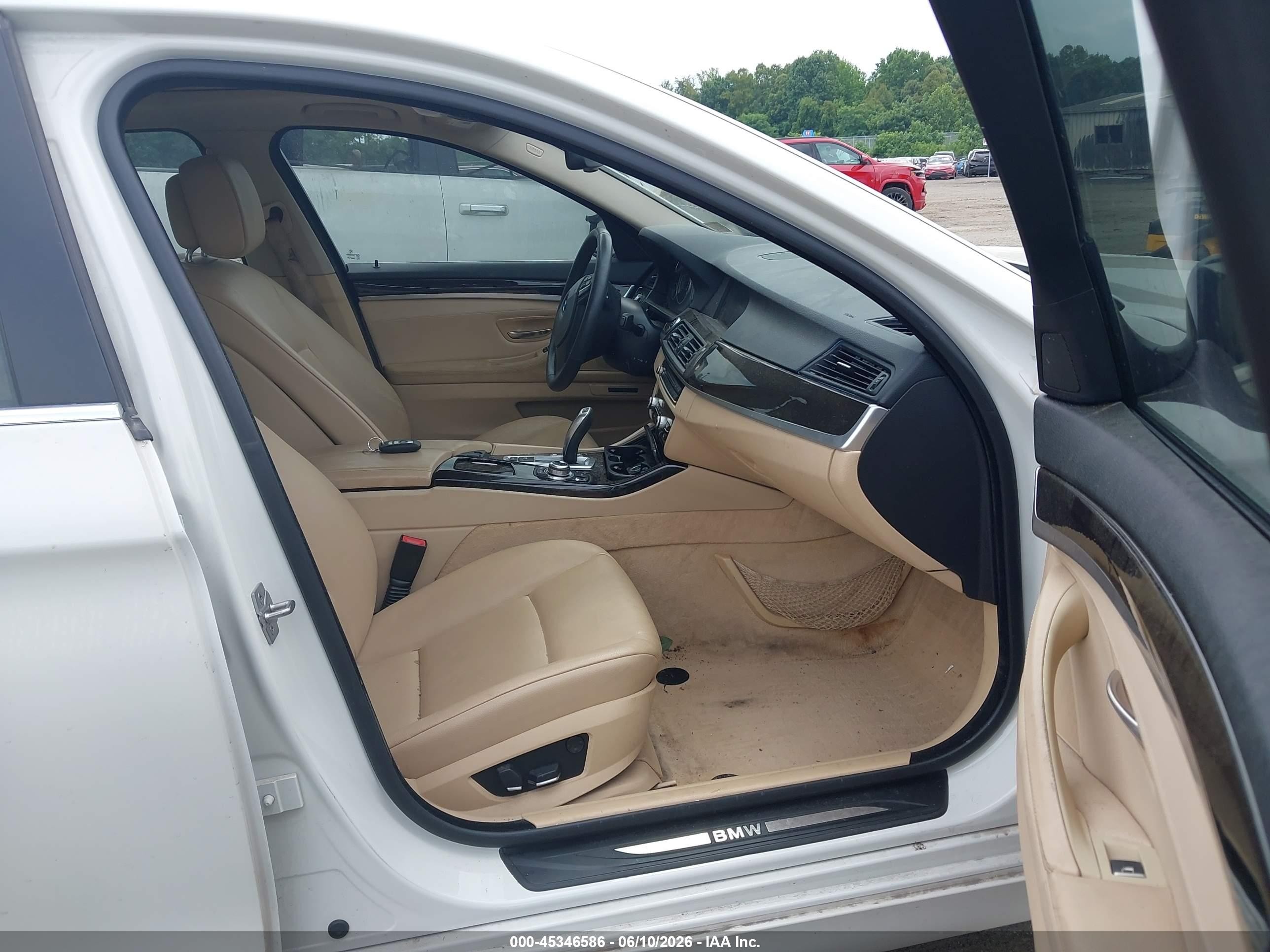 2012 Bmw 535i Xdrive Белый vin: WBAFU7C56CDU58277