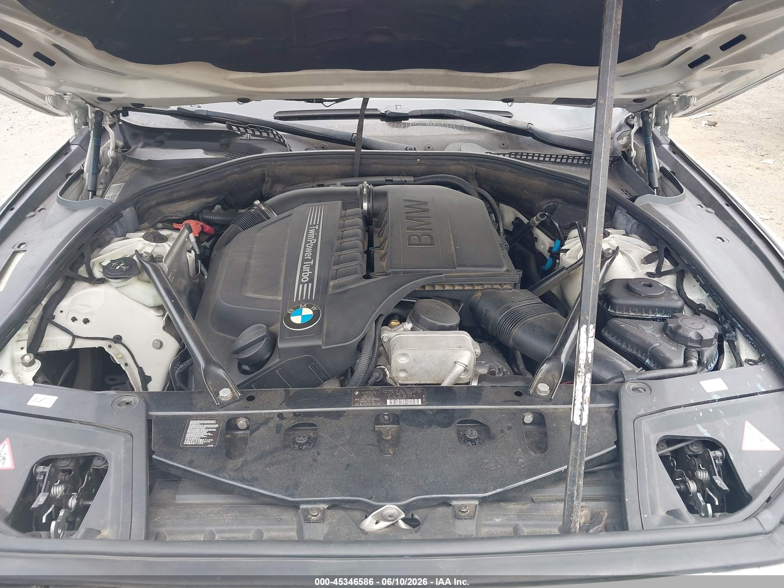 2012 Bmw 535i Xdrive Белый vin: WBAFU7C56CDU58277
