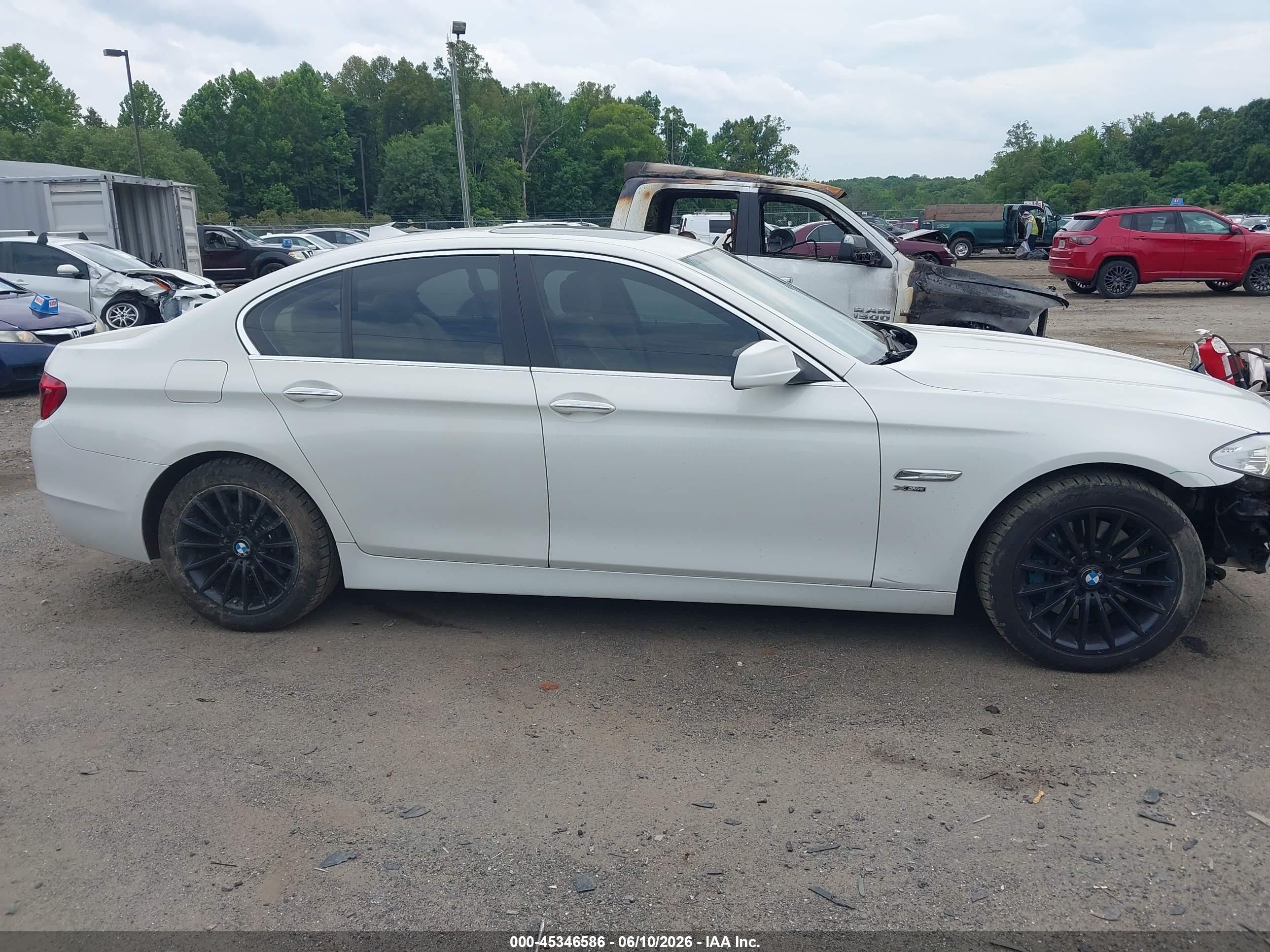 2012 Bmw 535i Xdrive Белый vin: WBAFU7C56CDU58277