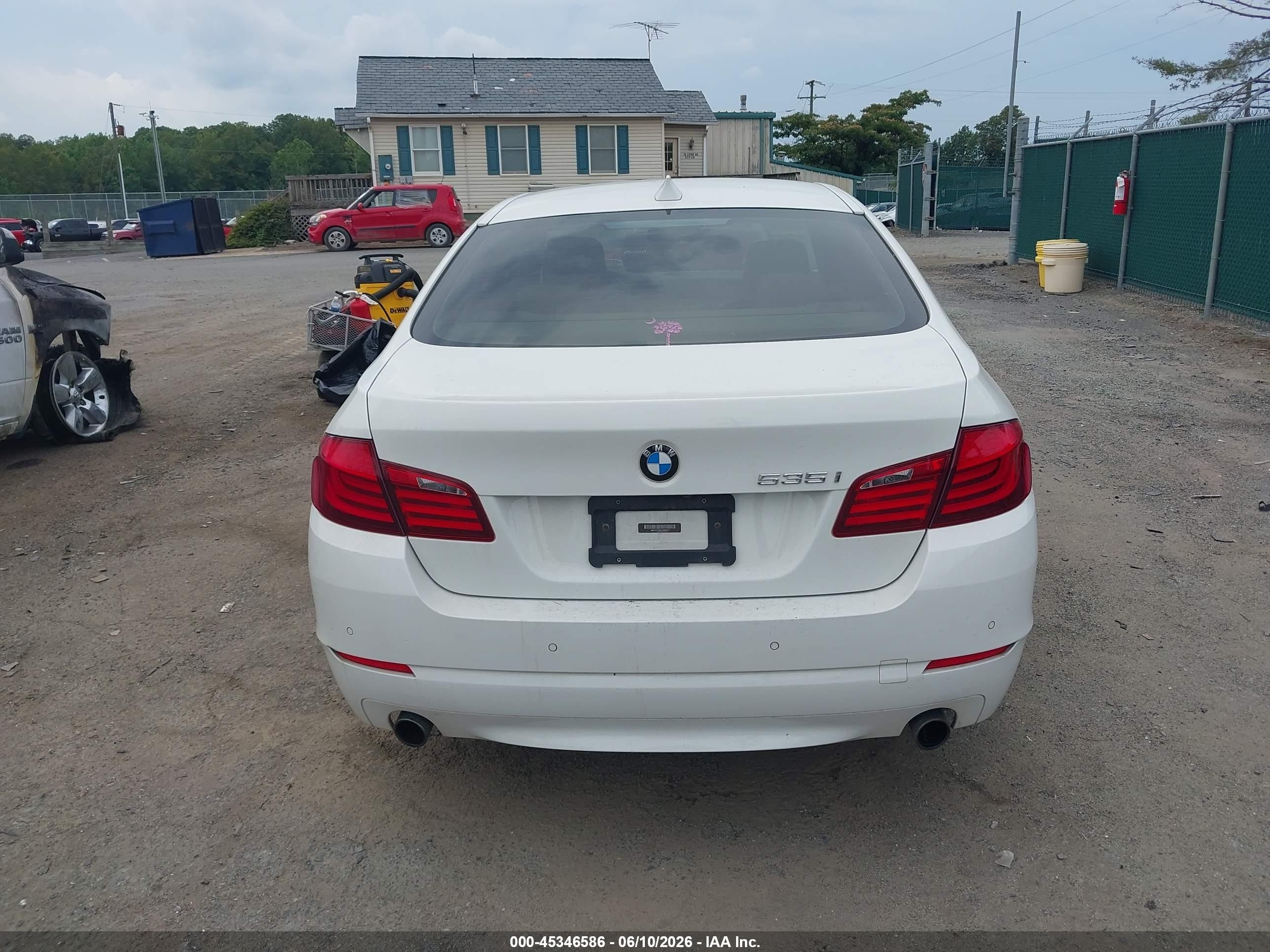 2012 Bmw 535i Xdrive Белый vin: WBAFU7C56CDU58277