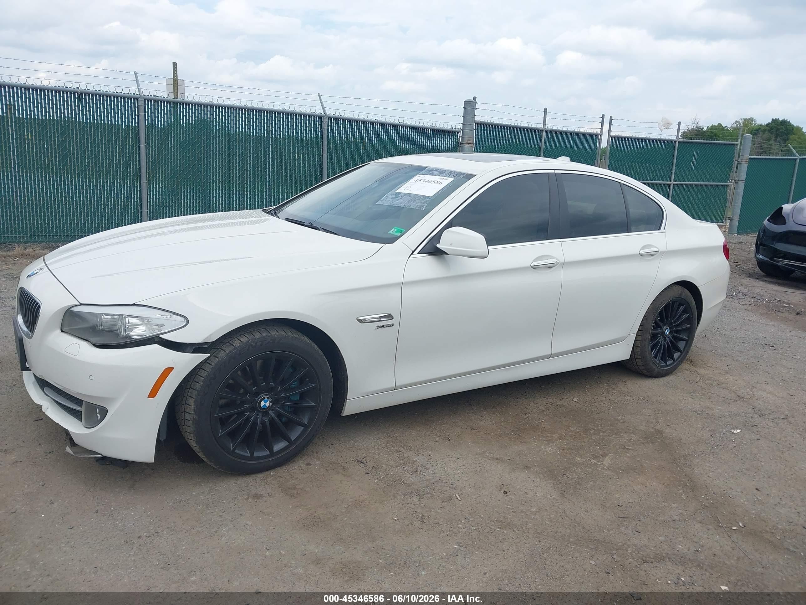 2012 Bmw 535i Xdrive Белый vin: WBAFU7C56CDU58277