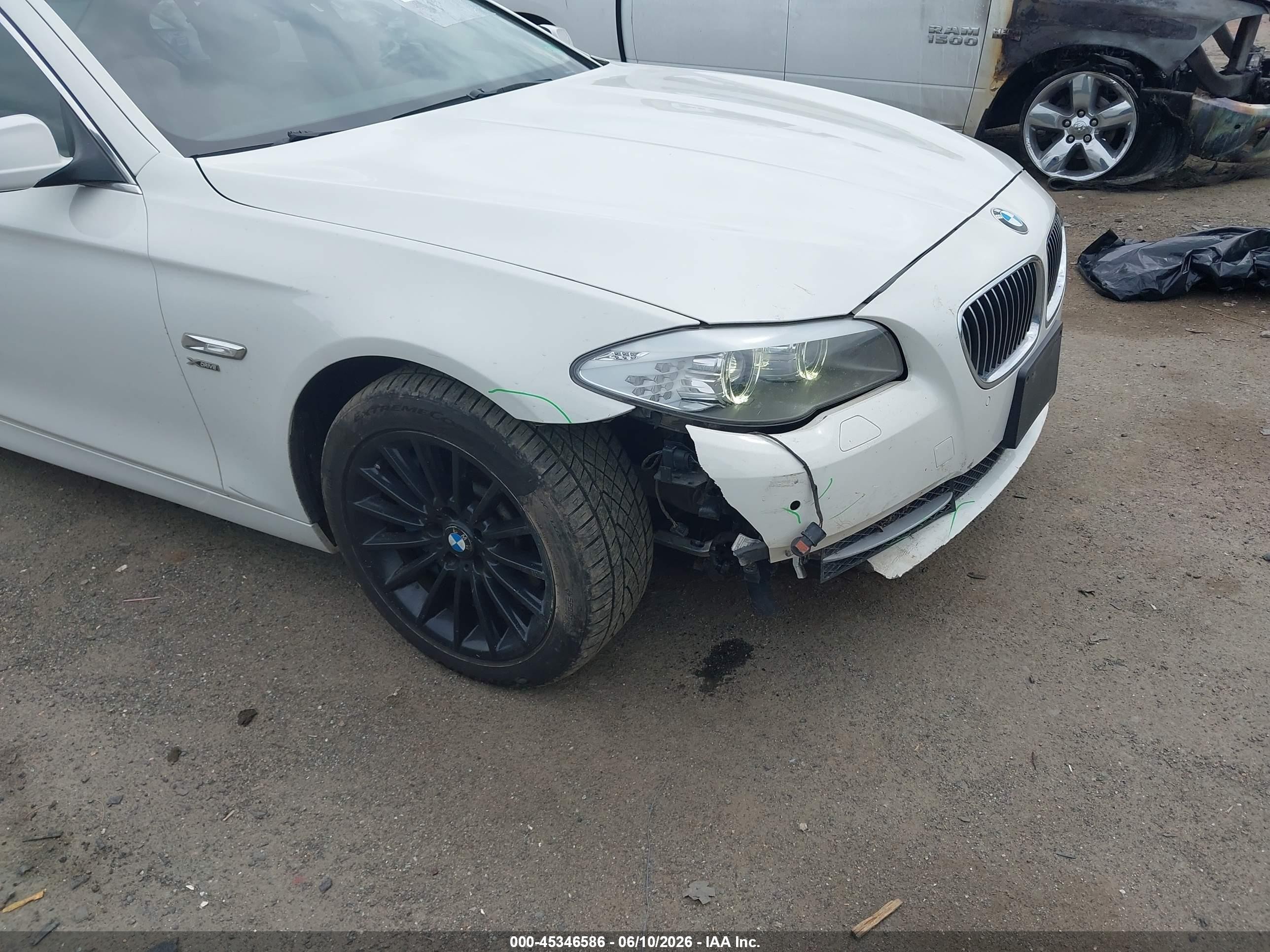 2012 Bmw 535i Xdrive Белый vin: WBAFU7C56CDU58277