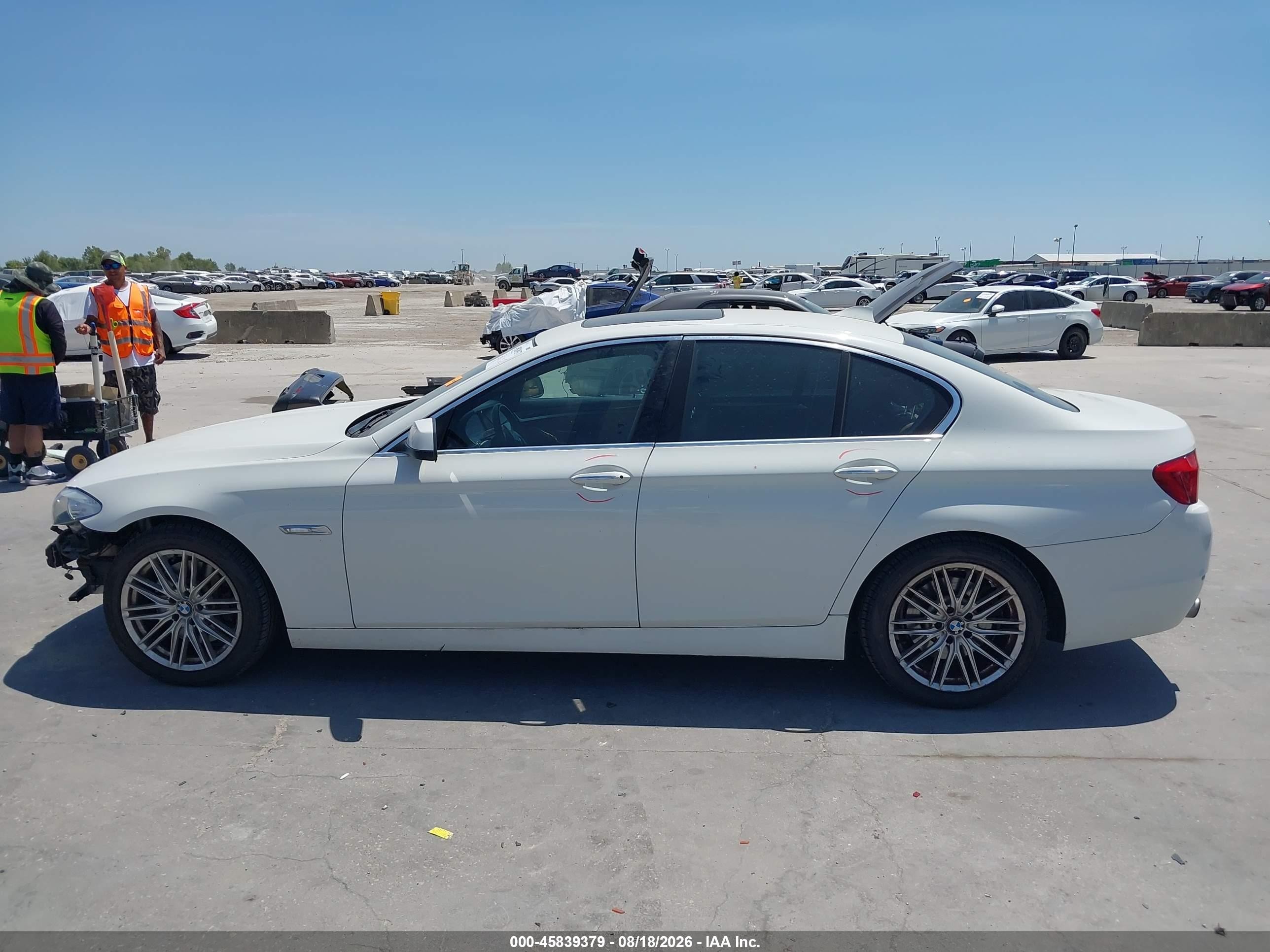 2013 Bmw 535i Xdrive White vin: WBAFU7C56DDU72018