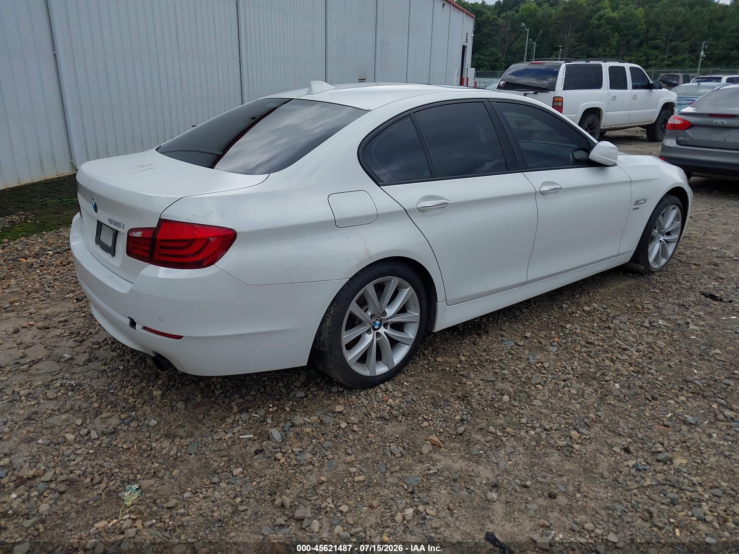 2011 Bmw 535i Xdrive White vin: WBAFU7C57BC873483