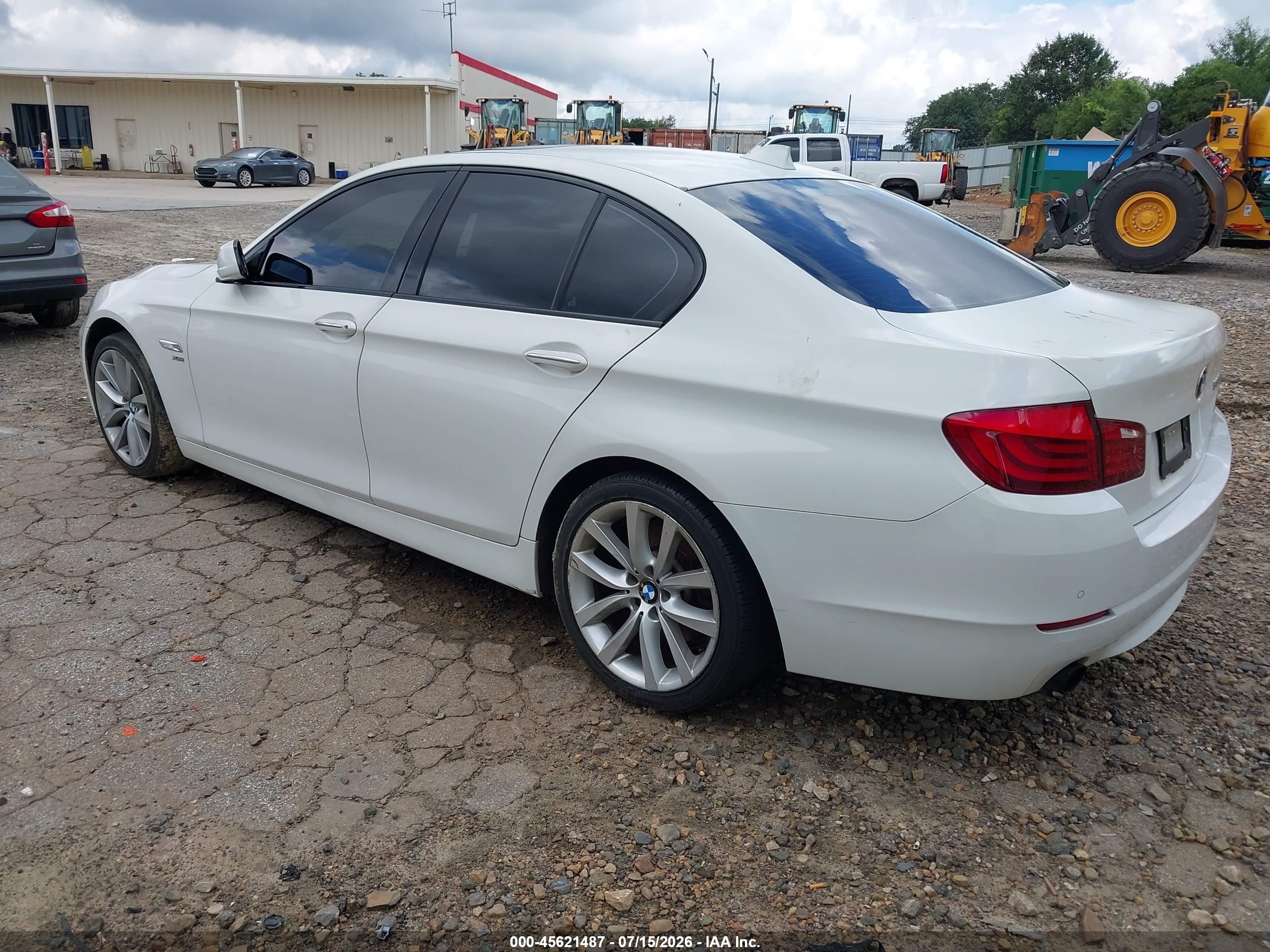 2011 Bmw 535i Xdrive White vin: WBAFU7C57BC873483