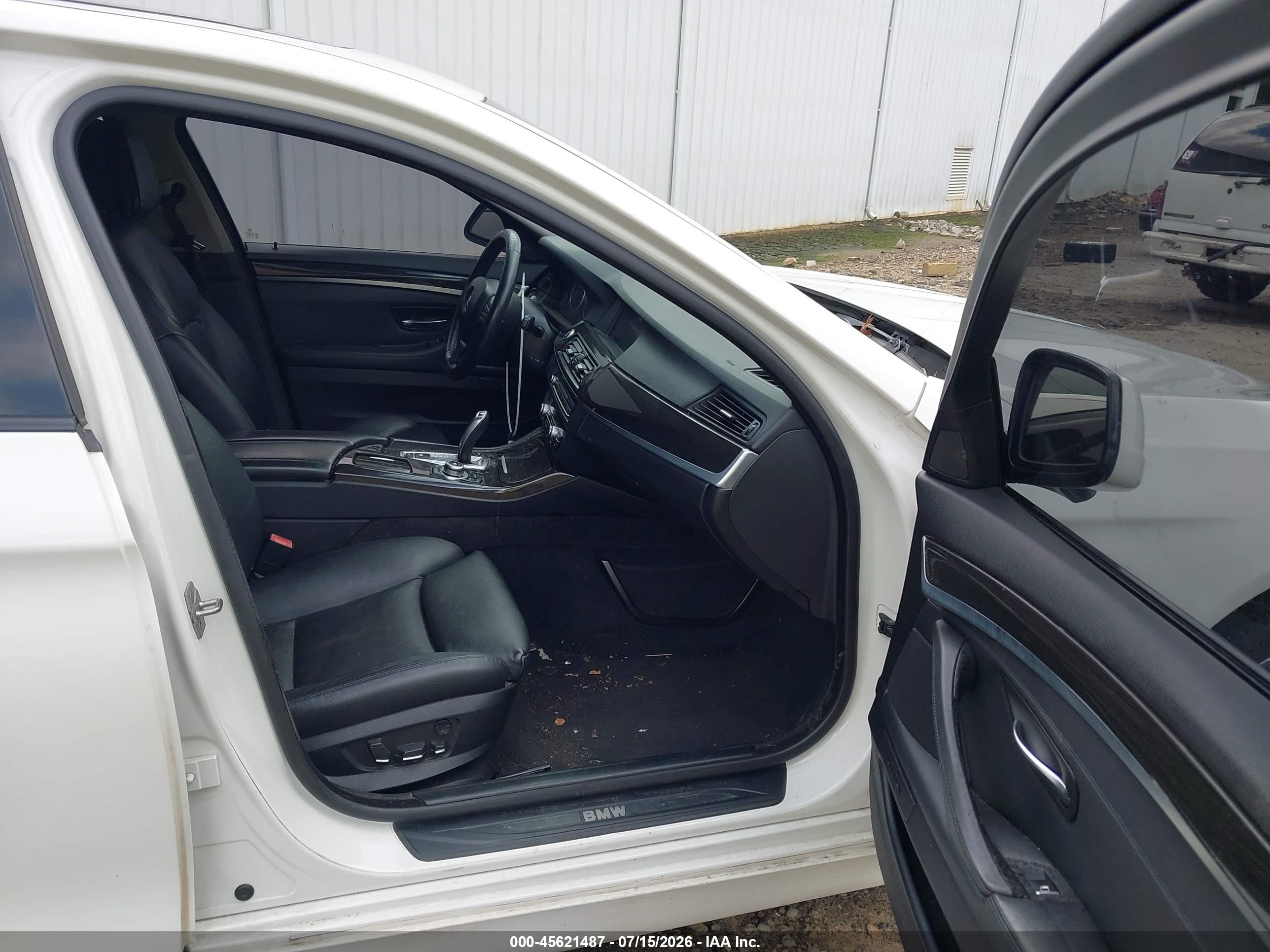 2011 Bmw 535i Xdrive White vin: WBAFU7C57BC873483
