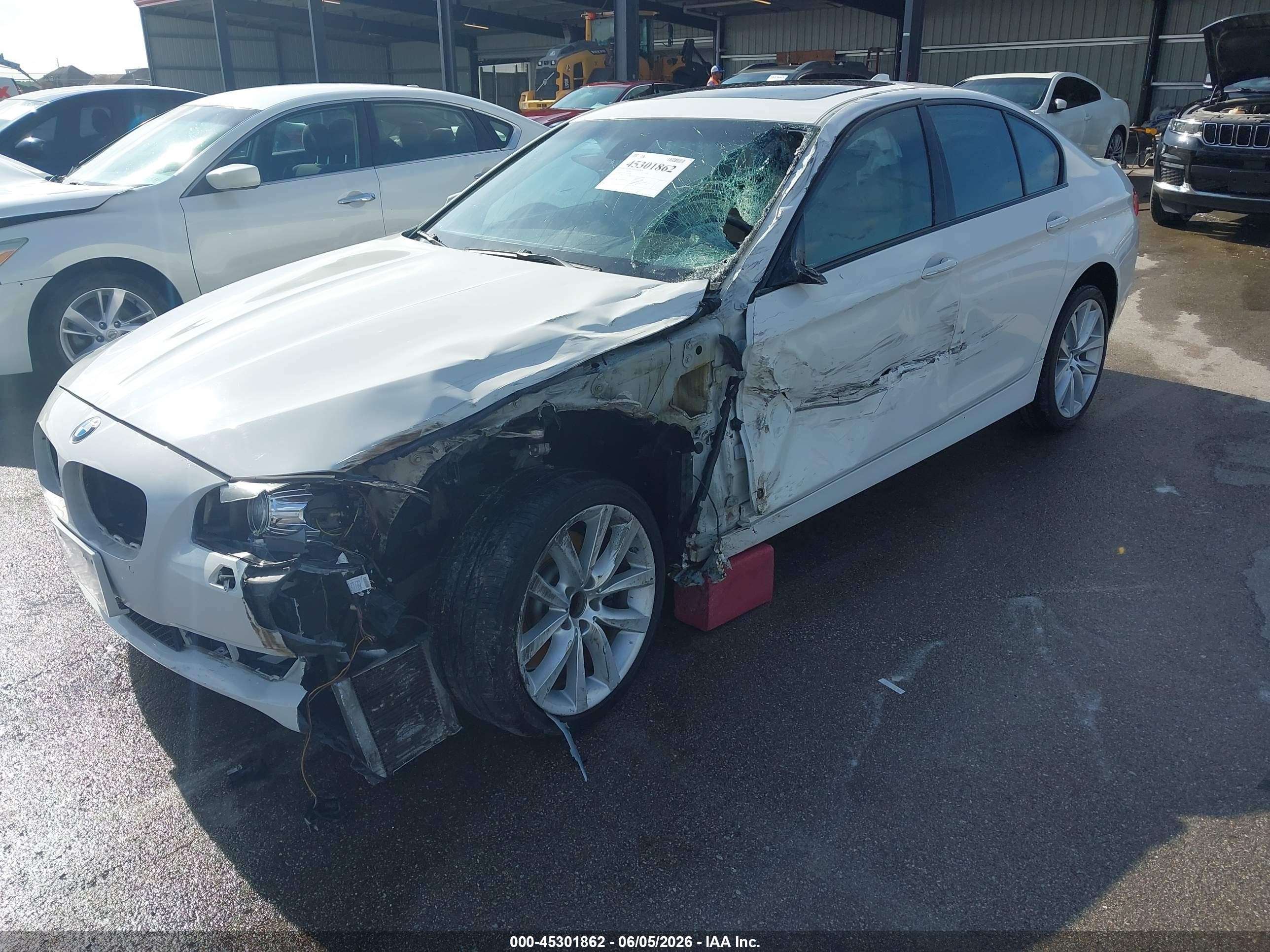 2012 Bmw 535i Xdrive White vin: WBAFU7C57CDU57042